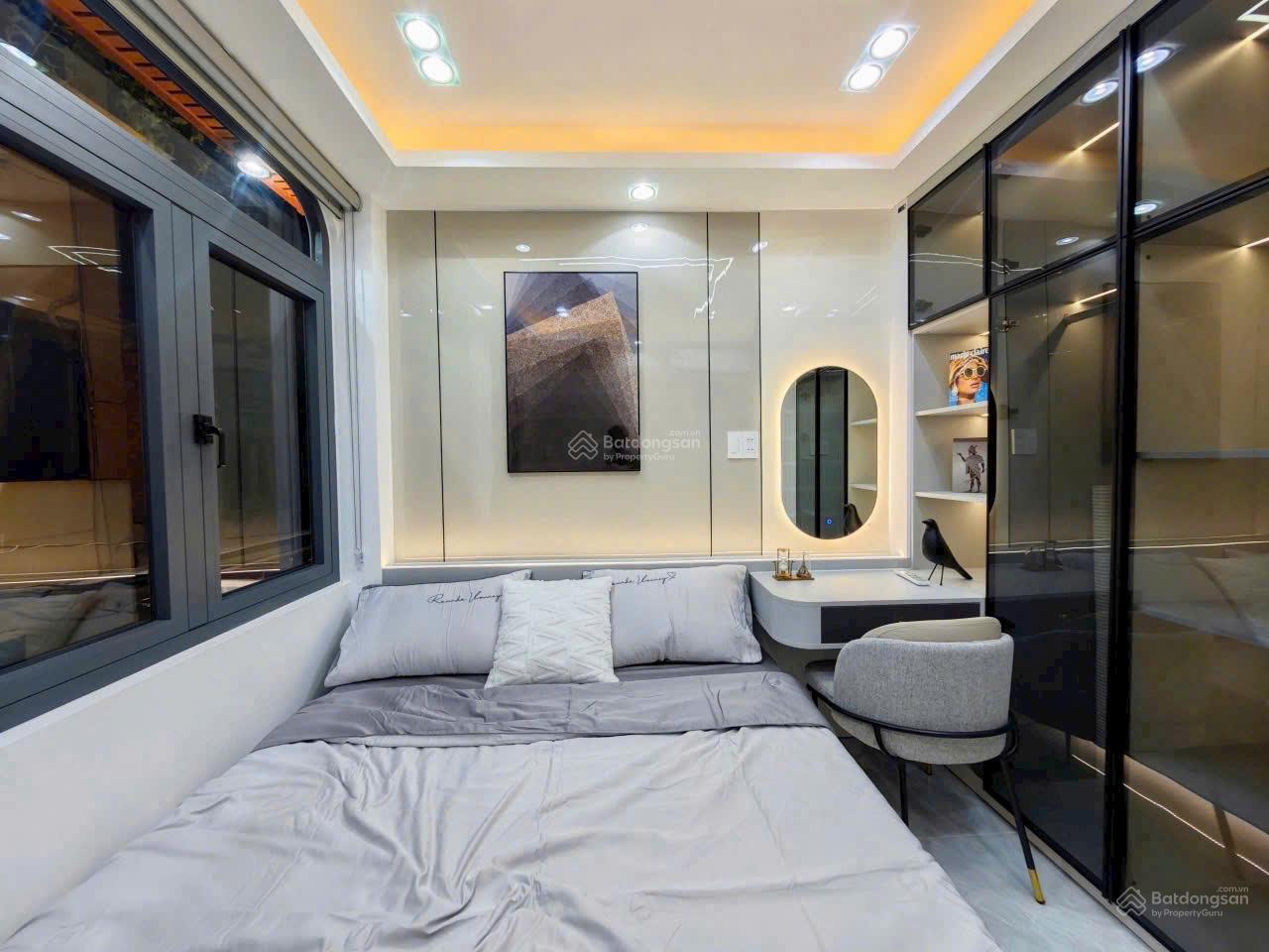 Xuất cảnh bán nhà hẻm rộng 6m Phạm Phú Thứ, 44 m2, 4 tầng, 5 phòng, sân thượng, gần chợ Bình Tiện