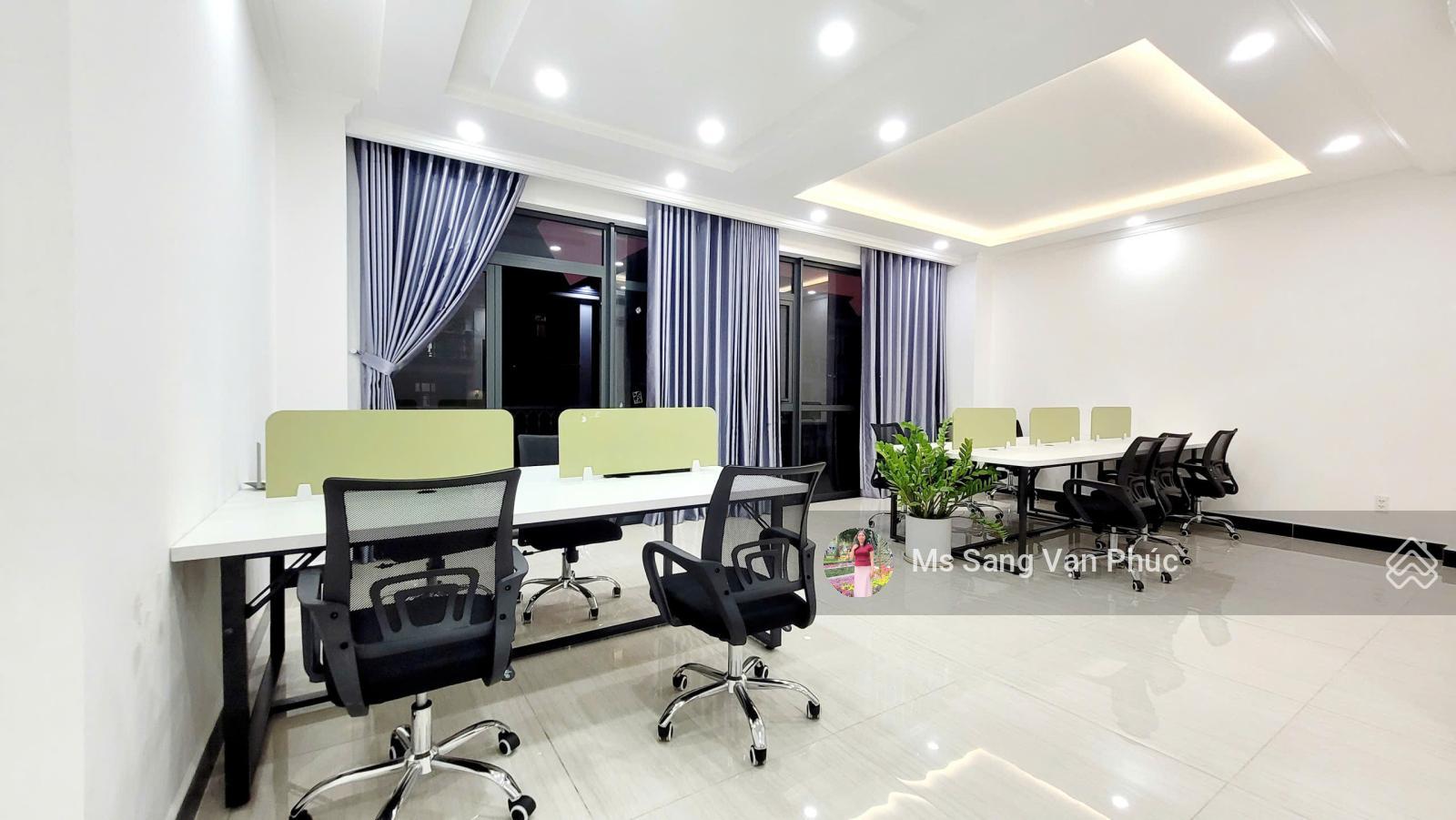 Văn phòng 56m2 Vạn Phúc. Nội thất - ban công - thang máy - máy lạnh - hầm xe. Xuất VAT. Giá 10tr