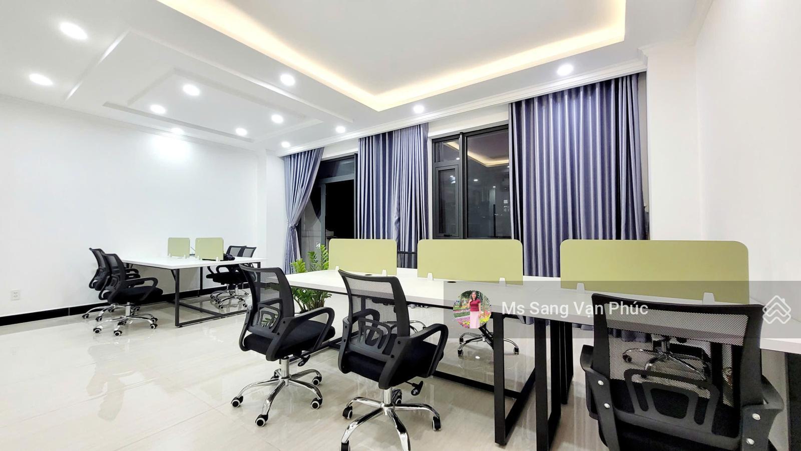 Văn phòng 56m2 Vạn Phúc. Nội thất - ban công - thang máy - máy lạnh - hầm xe. Xuất VAT. Giá 10tr