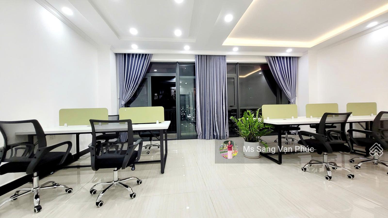 Văn phòng 56m2 Vạn Phúc. Nội thất - ban công - thang máy - máy lạnh - hầm xe. Xuất VAT. Giá 10tr