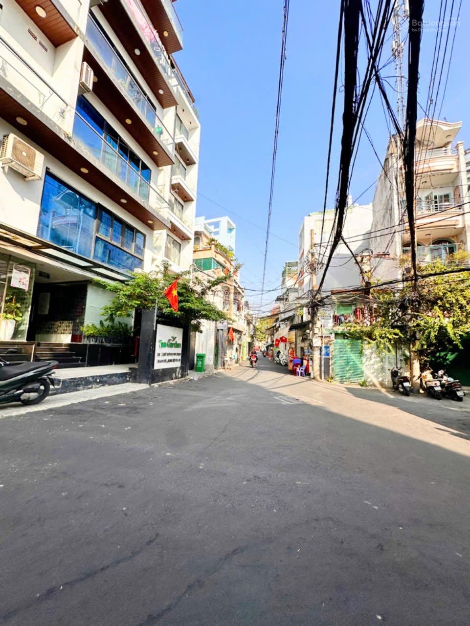 Mặt tiền Phú Nhuận 54m2 3 tầng chỉ 9.8 tỷ