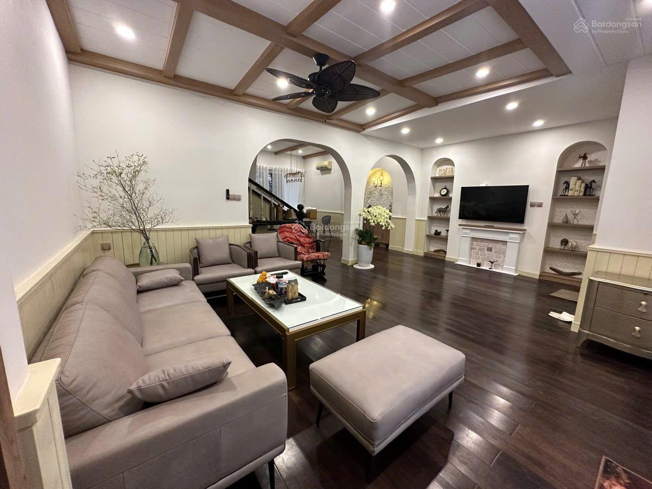 Cho thuê biệt thự 4PN nhà đẹp diện tích 7x18 trung tâm Phú Mỹ Hưng giá chỉ 55 triệu . Liên hệ