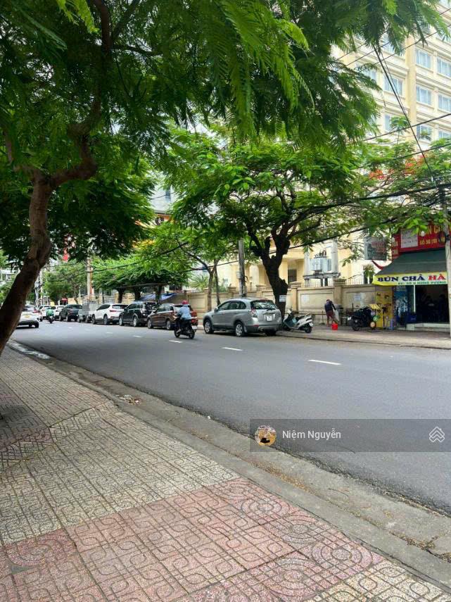 Bán nhà khu Phố Tây DT 132m2 ngang 6,3m đất đẹp hiếm, gần biển Nha Trang, giá 180tr/m2 sẵn sổ