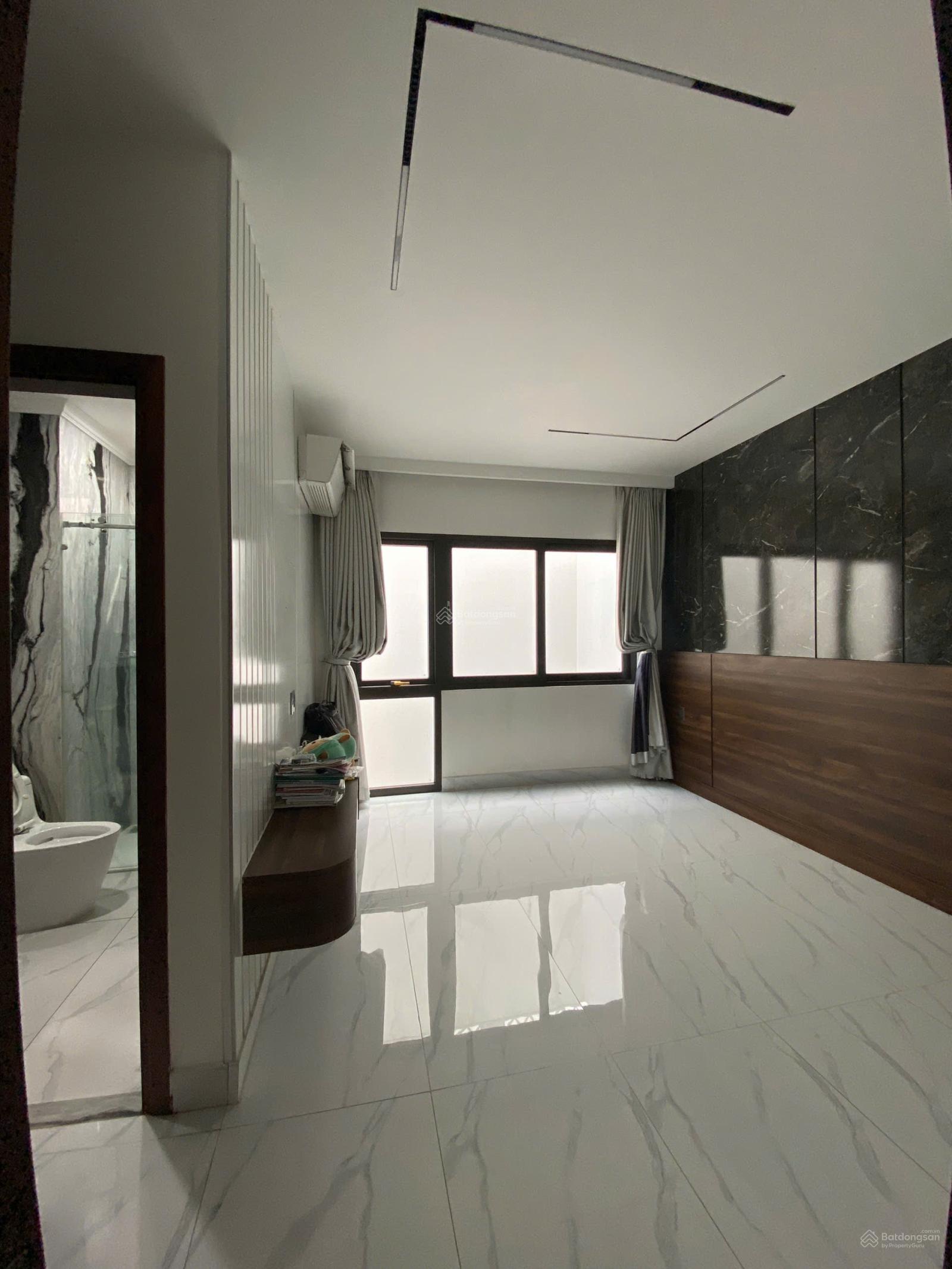 bán nhà mặt tiền đường trịnh đình trọng DT 5,5x18 đúc 1 trệt 2 lầu sân thượng bán 20 tỷ 0946 567 ***