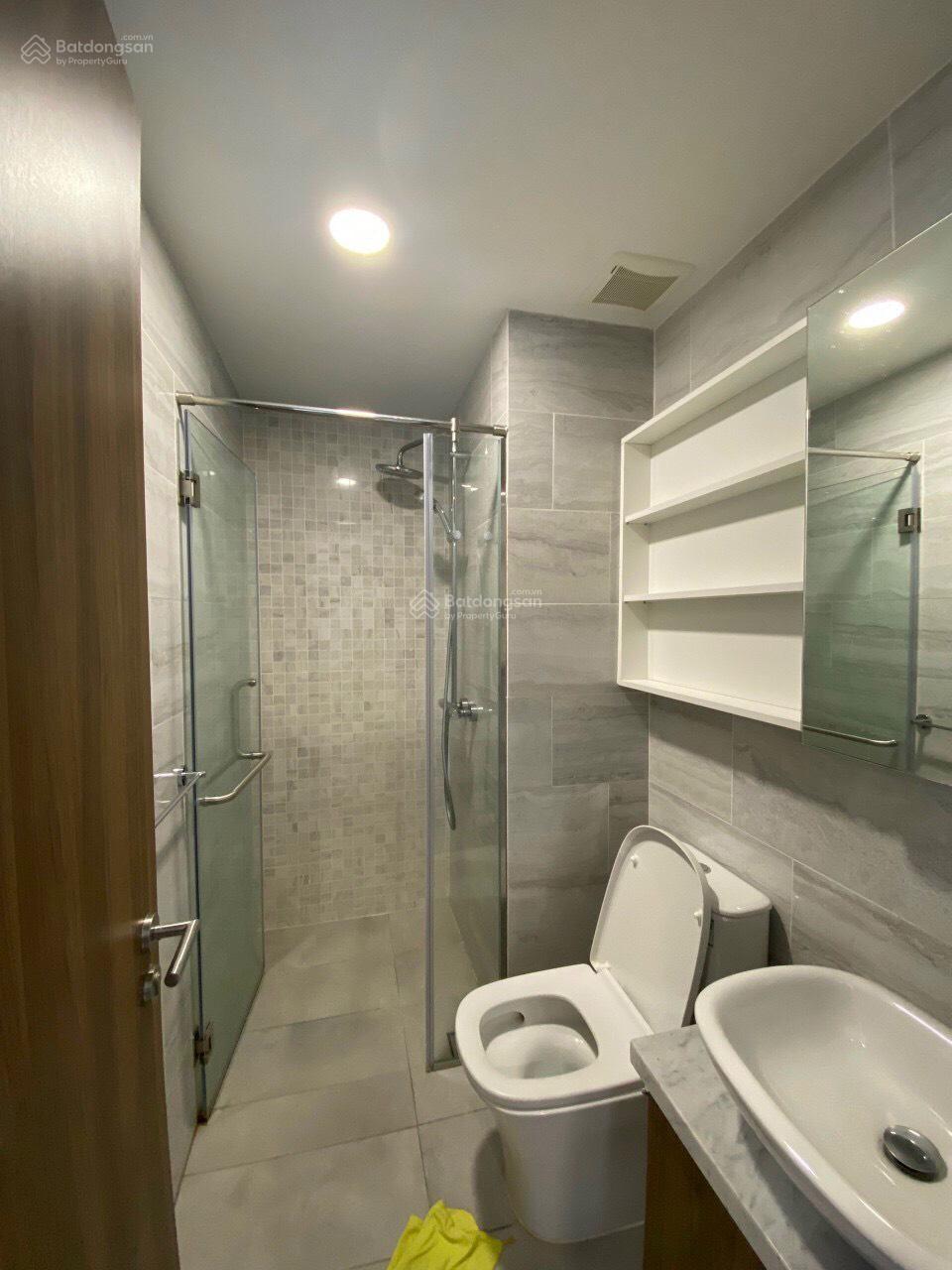 Cho thuê CHCC Sky Center, 36m2, officel, 1WC, full, ở liền.LH: 0936 571 ***(Hồng)