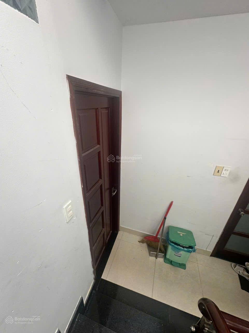 Bán nhà măt tiền đường Tam Đảo Q10 dt( 4.5 x 15m) giá 18 tỷ