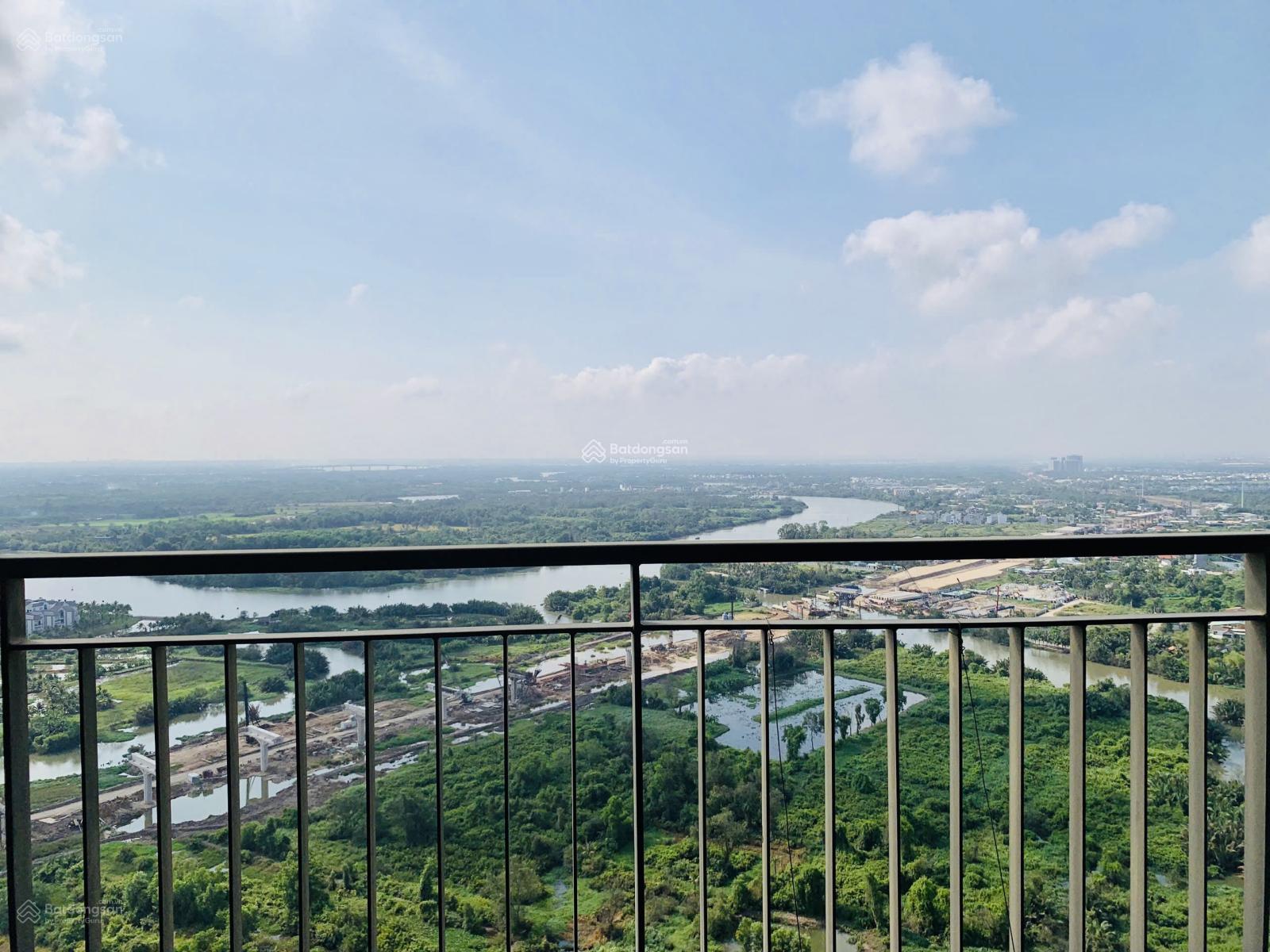 Cần bán căn hộ 1PN+ view Sông Tắc, ban công Đông Nam mát mẻ, tầng trung view đẹp. Giá 2.5 tỷ