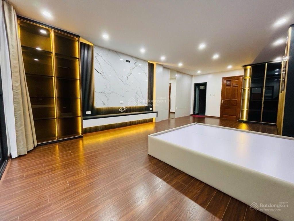 Phân Lô Tân Mai - Thang Máy - Kinh Doanh - Cách Phố 20m - Nhà Đẹp - Gara Oto 9 Chỗ - Sát Hồ Đền Lừ.