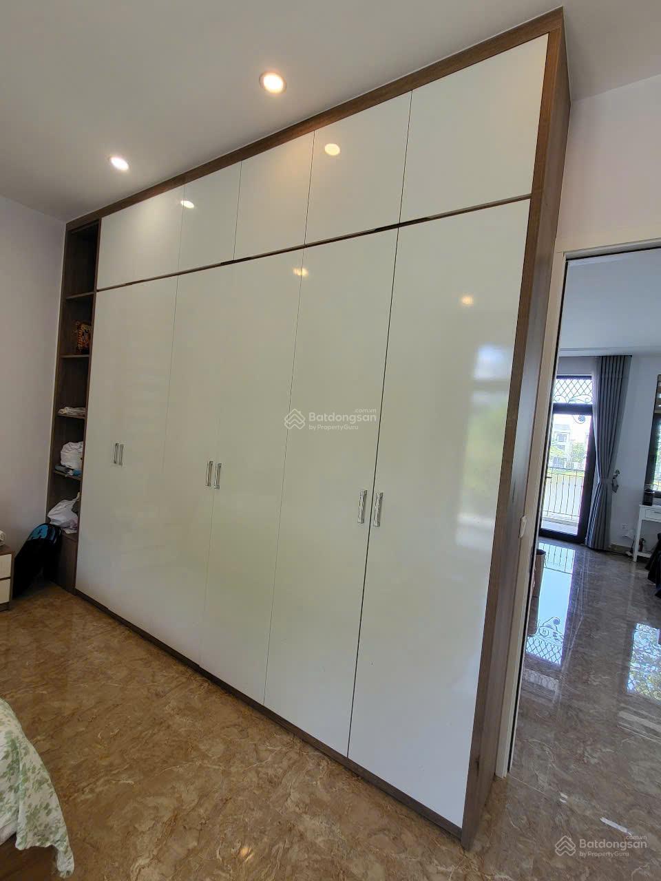 Cho thuê biệt thự đơn lập Vinhomes Marina, dt 330m2, nhà 3 tầng có ngủ master, có sân vườn, view hồ Cho thuê biệt thự đơn lập Vinhomes Marina, dt 330m2, nhà 3 tầng có ngủ master, có sân vườn, view hồ