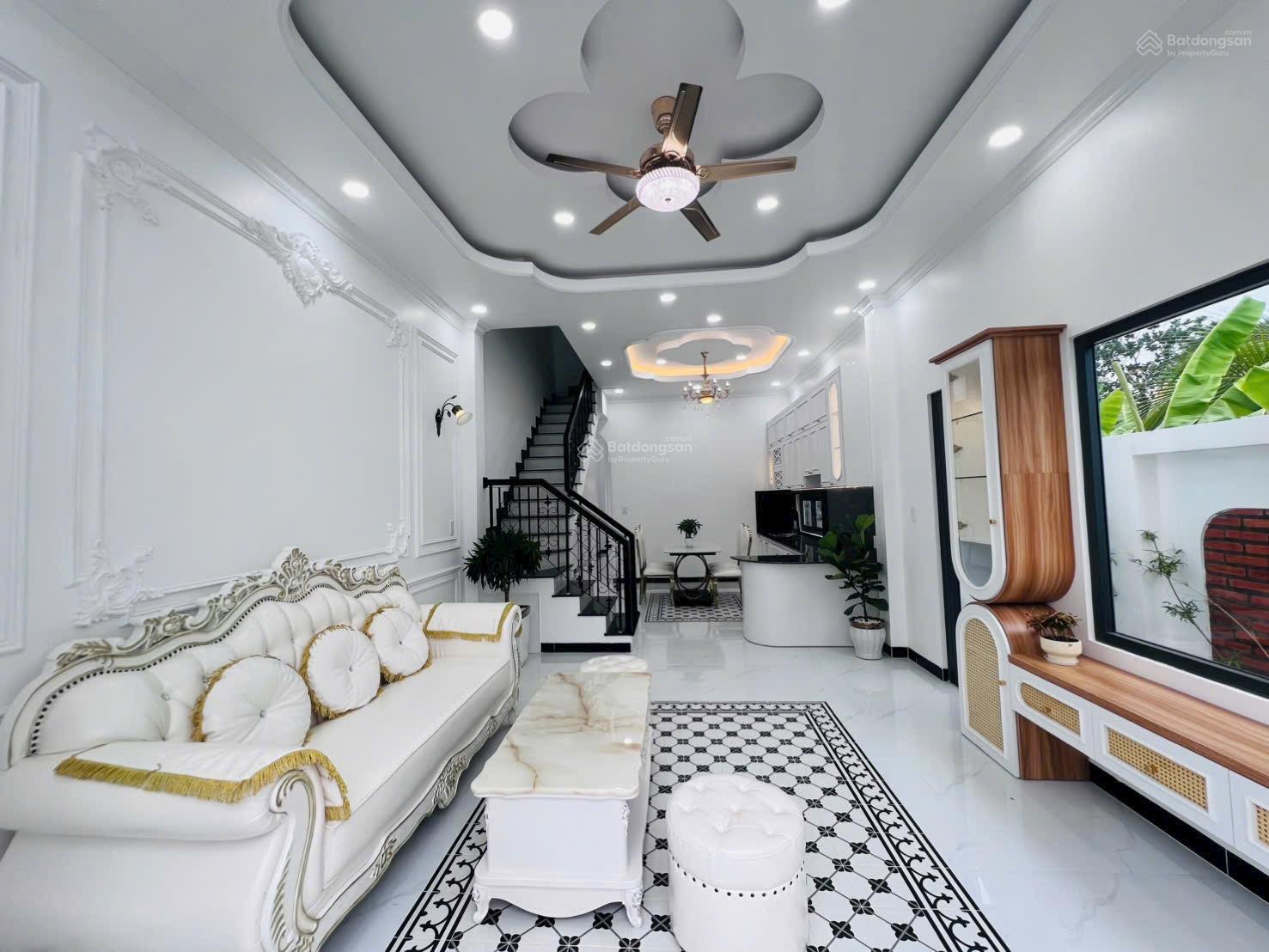 Siêu phẩm nhà sân vườn-HXH đường Trần Văn Hiển. DT 5x41 có 3PN hướng Tây full nội thất. Giá 3,36 tỷ