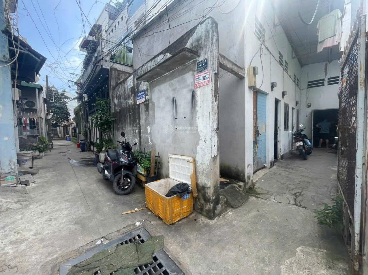 Bán đất tặng nhà trọ cũ,gần đường Hoàng Diệu 2, gần bên Đại học Sư Phạm Kỹ Thuật,gần ngã tư Thủ Đức