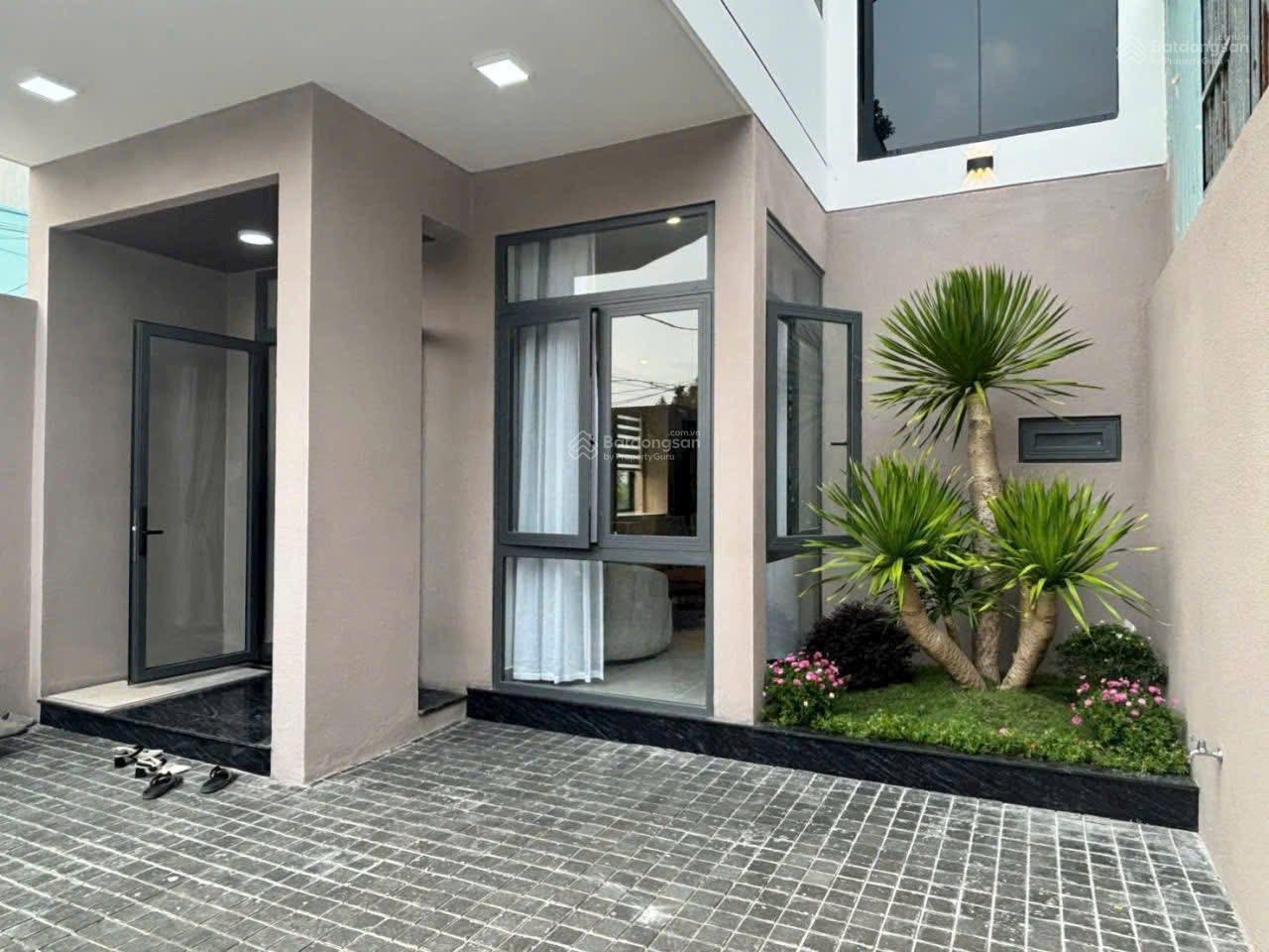 Siêu phẩm góc 2 mặt tiền kinh doanh full nội thất cao cấp.6.6mx18m - 109.8m2 - 3 lầu ngay ngã tư Ga