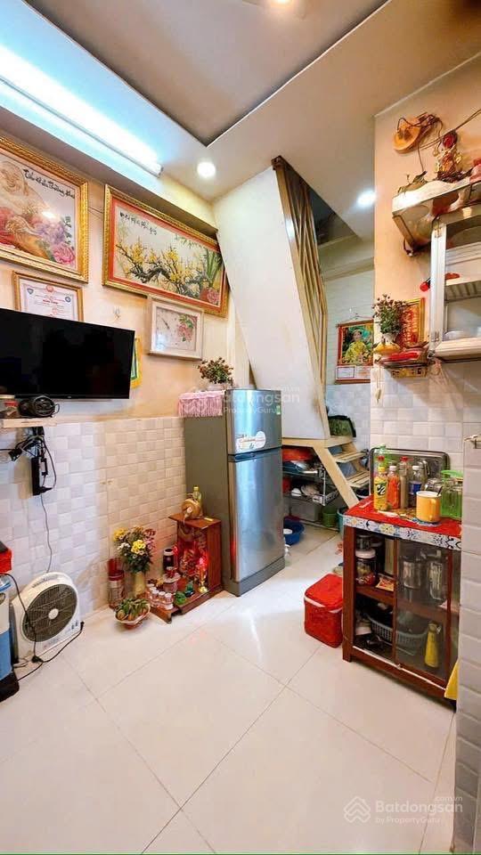 Bán nhà 3 tầng khu dân cư. Hẻm thông chợ Xóm Chiếu Đường Đoàn Văn Bơ