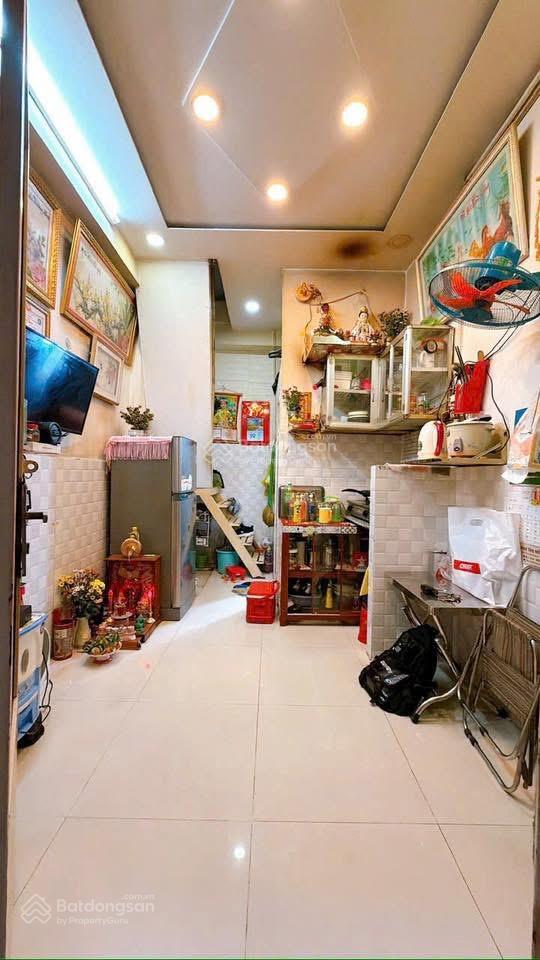 Bán nhà 3 tầng khu dân cư. Hẻm thông chợ Xóm Chiếu Đường Đoàn Văn Bơ