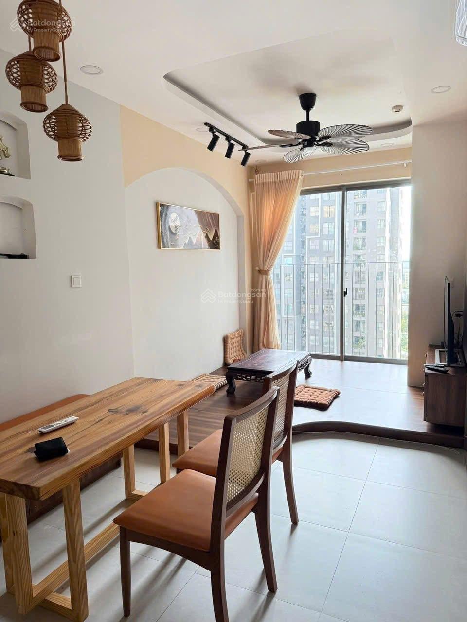 Hương có 2 căn hộ 59m2 chủ nhà gởi bán. Nhà trống 2,650 tỷ. Full nội thất view hồ bơi 2,860 tỷ