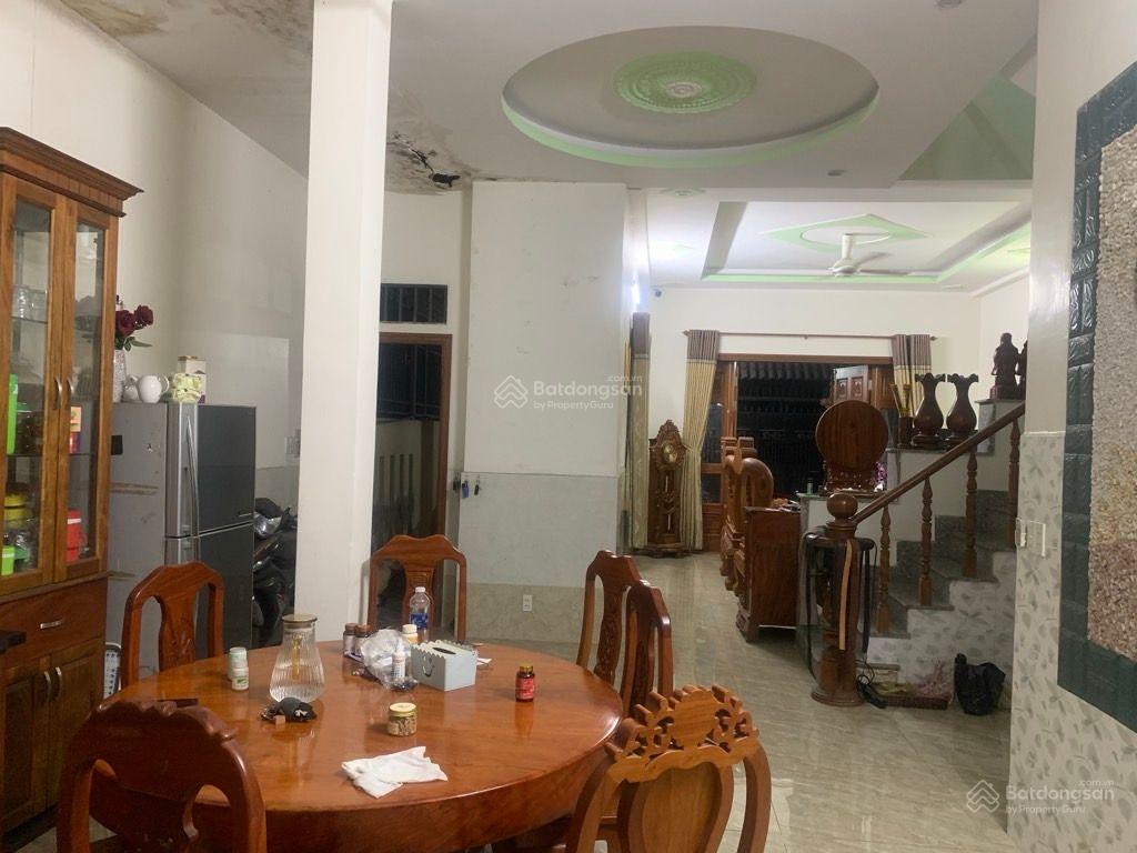 Bán nhanh nhà 2 tầng mặt tiền đường. Ngang 7m. XH ngủ trong nhà. Nhà dân xây BTCT Dĩ An