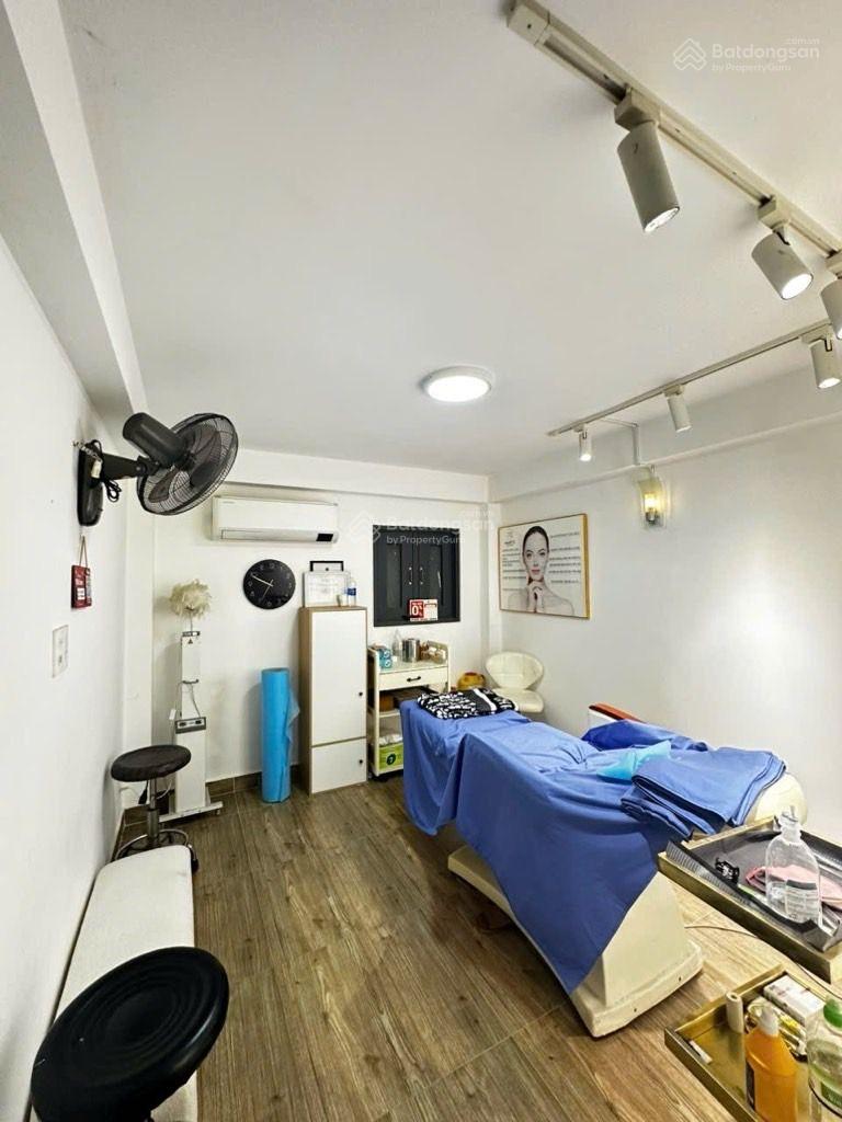 Bán gấp NR tại Cách Mạng Tháng Tám, 8,2 tỷ, 42m2, 2PN, 3WC, 3 tầng, Q.Tân Bình, HCM