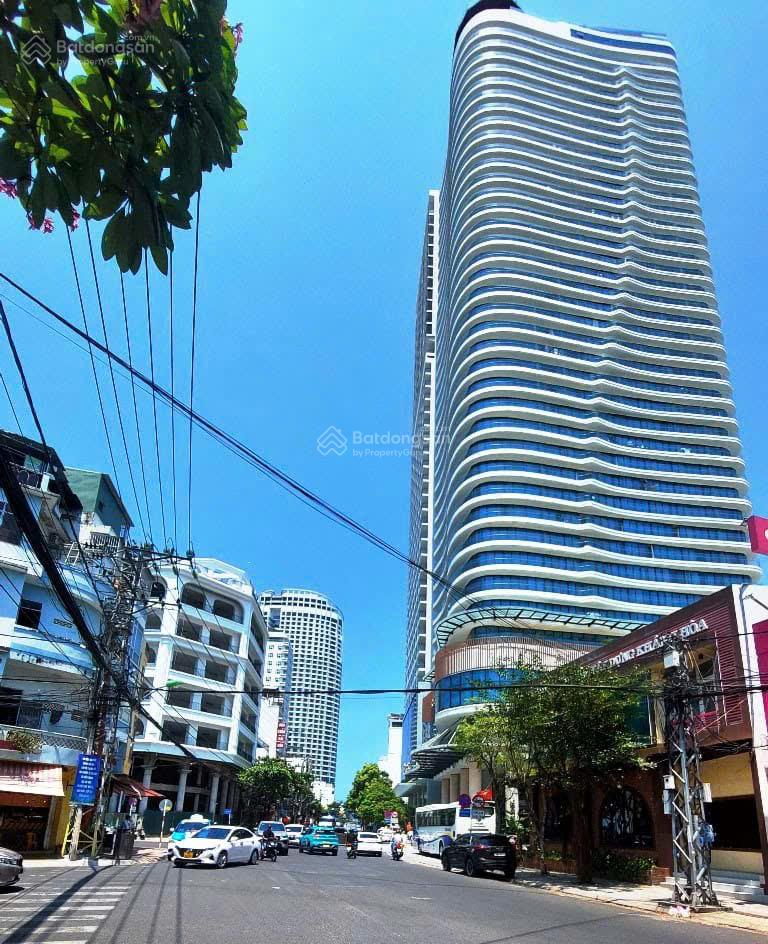 Bán đất tặng nhà mặt tiền Nguyễn Thị Minh Khai - Nha Trang - cách biển chỉ 700 mét