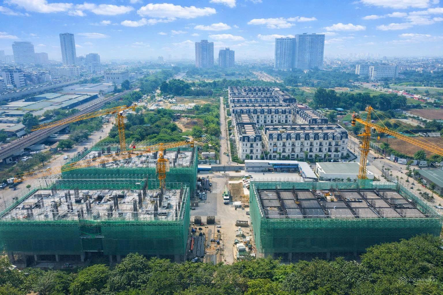 Chính chủ cần bán căn 2 ngủ to, toà J1 3 tầng hầm, hướng Bắc view cực thoáng, giá giai đoạn 1