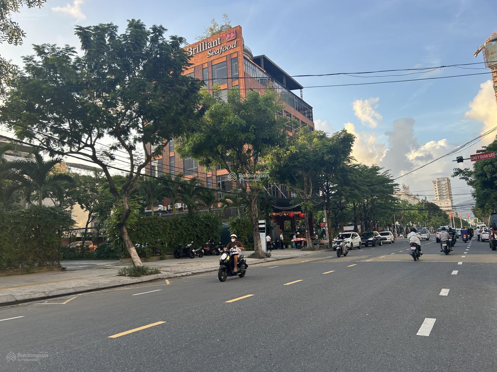 Bán đất góc Hồ Nghinh có giấy phép xây dựng, vị trí vàng ven biển Mỹ Khê giá tốt trước tết 265tr/m2