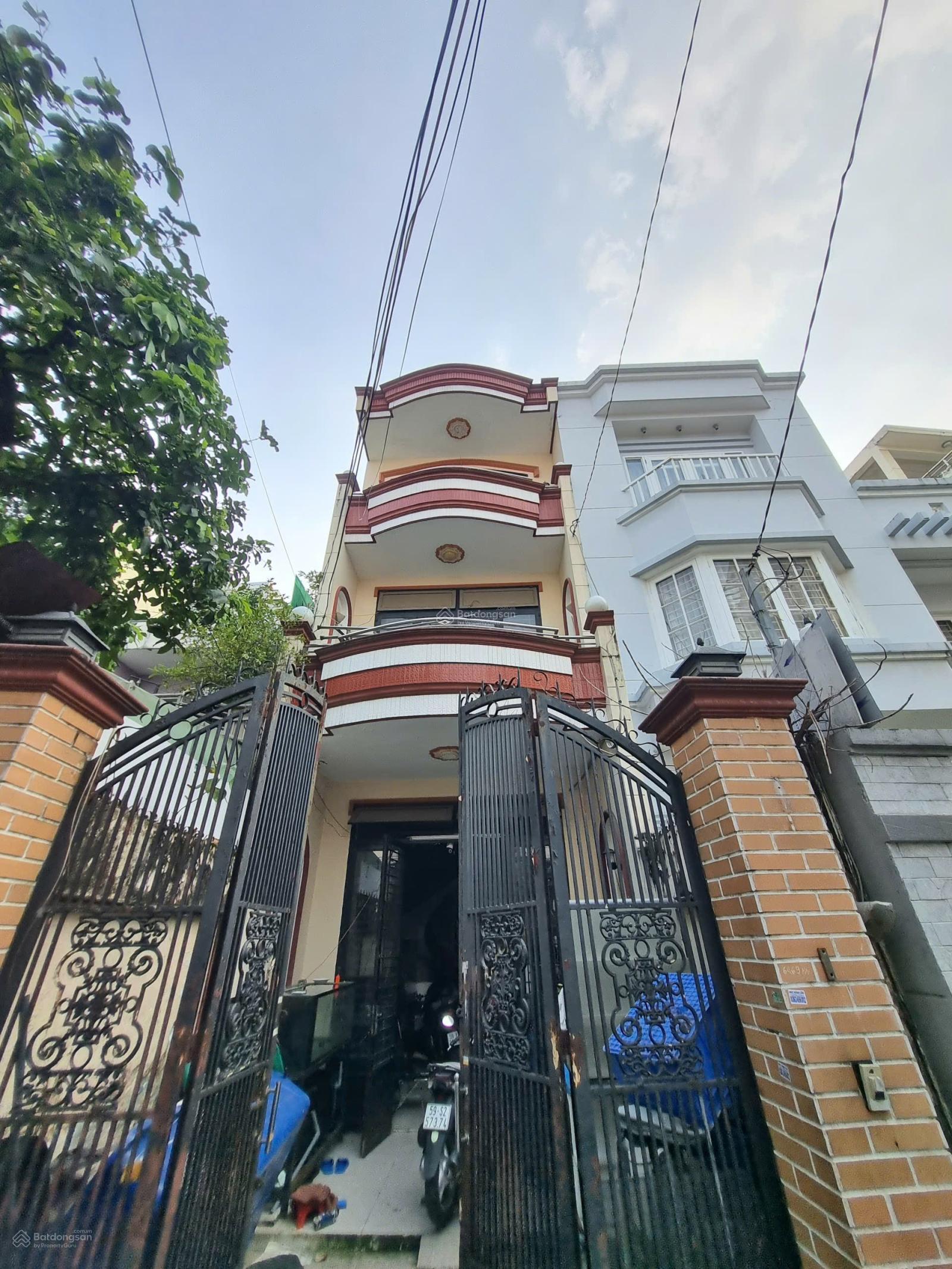 Bán đất tặng nhà ngay trung tâm Gò Vấp nhà 3 tầng cứng cáp, hẻm xe hơi ngay sát Công Viên Làng Hoa Bán đất tặng nhà ngay trung tâm Gò Vấp nhà 3 tầng cứng cáp, hẻm xe hơi ngay sát Công Viên Làng Hoa