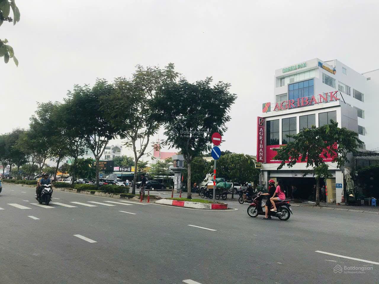 SIÊU HIẾM - cần bán gấp lô đất DT 108m2 xây 6 tầng cách Trần Não 100m view Landmark81 - 26,5 tỷ