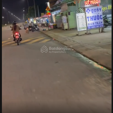 Vị trí kinh doanh sầm uất, mặt tiền 10m, đang cho thuê 300 triệu/ năm giá 6.1 tỷ và còn th lượng