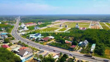 Vị trí kinh doanh sầm uất, mặt tiền 10m, đang cho thuê 300 triệu/ năm giá 6.1 tỷ và còn th lượng