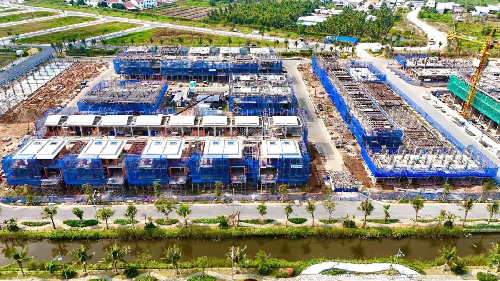 Bán nhà phố liền kề KDC La Home mặt tiền đường lương hòa - bình Chánh