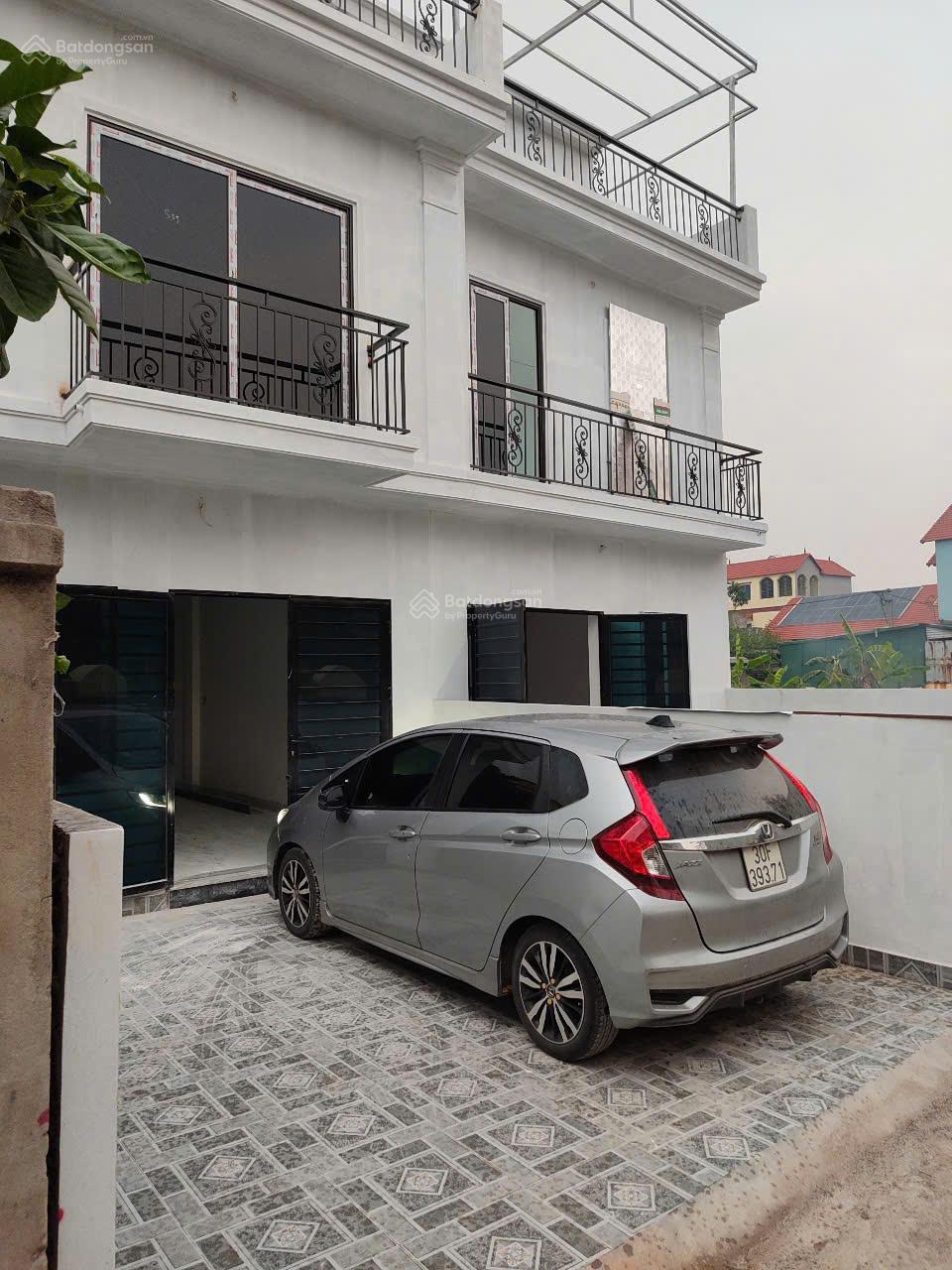 Bán nhà 3 tầng mới xây gần chợ Nghĩa Lộ - KCN Phố Nối A, Văn Lâm; Ô tô vô tận nhà, hướng Tây Nam