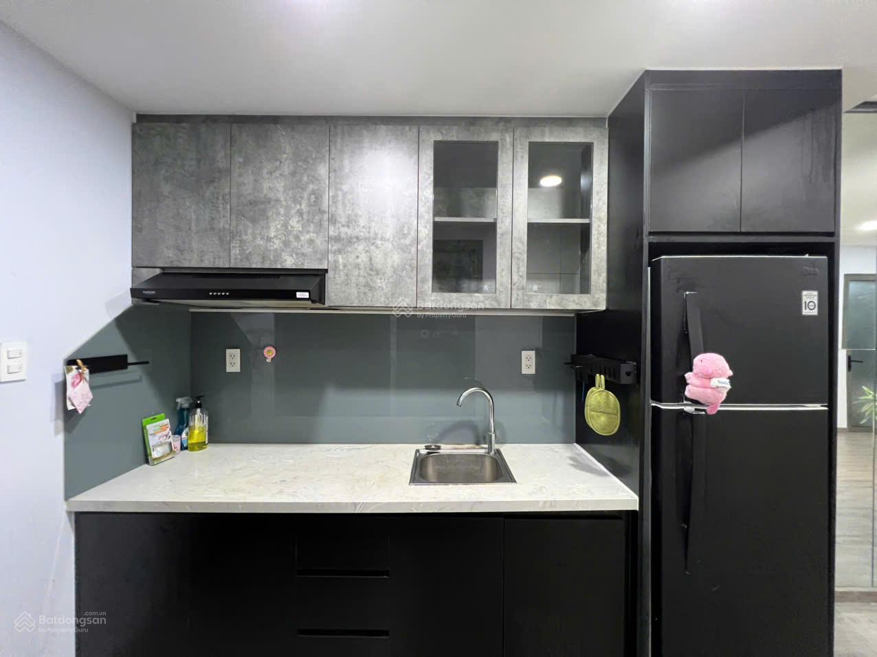 Cần bán căn Offictel đang ra sổ, nhà đầy đủ nội thất toà Garden Gate ngay cv Gia Định