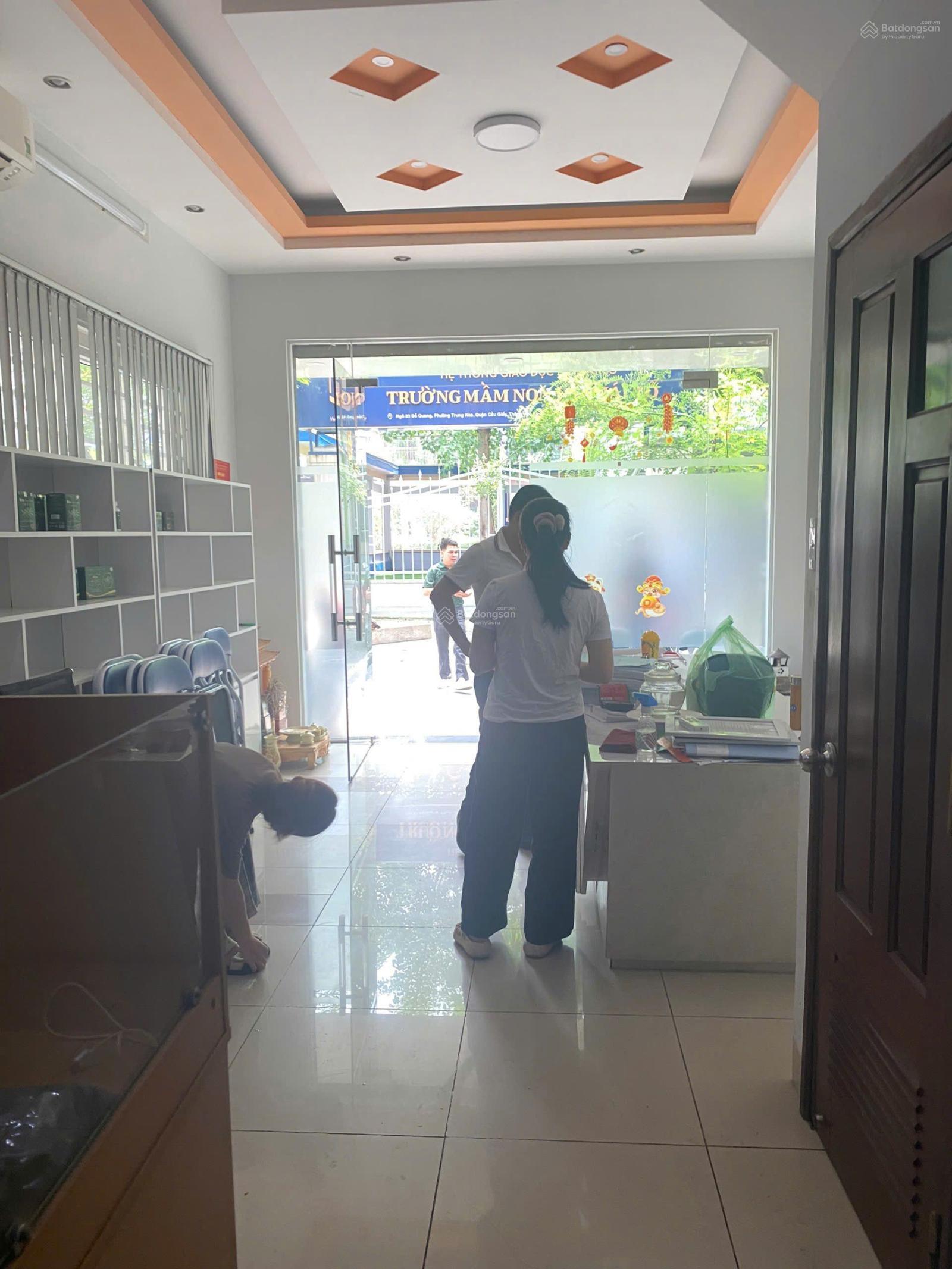 Cho thuê nhà Đỗ Quang cầu giấy DT 70 m x 5 tầng, lô góc 2 mặt tiền điều hòa nóng lạnh kinh doanh