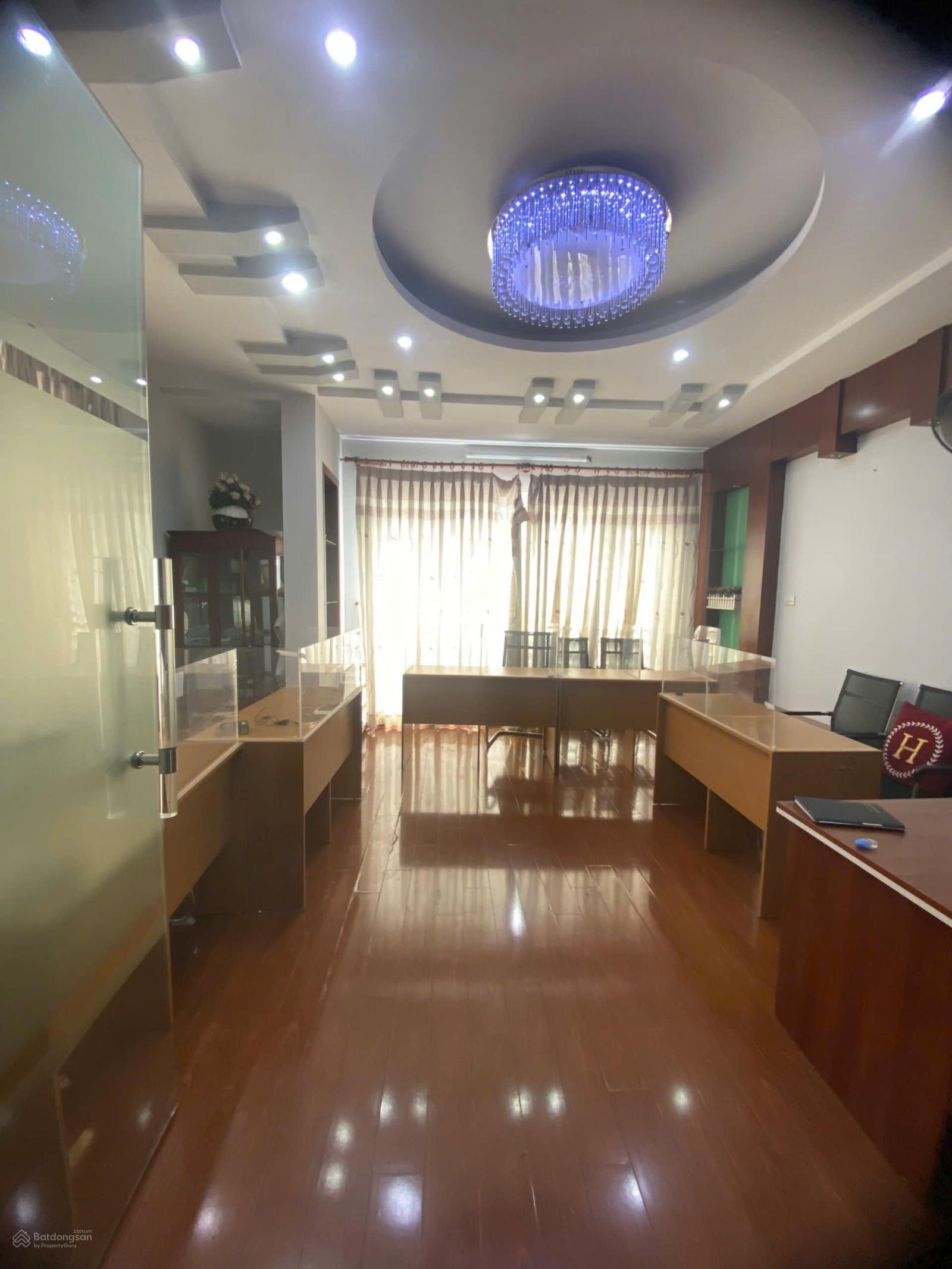 Cho thuê nhà Đỗ Quang cầu giấy DT 70 m x 5 tầng, lô góc 2 mặt tiền điều hòa nóng lạnh kinh doanh