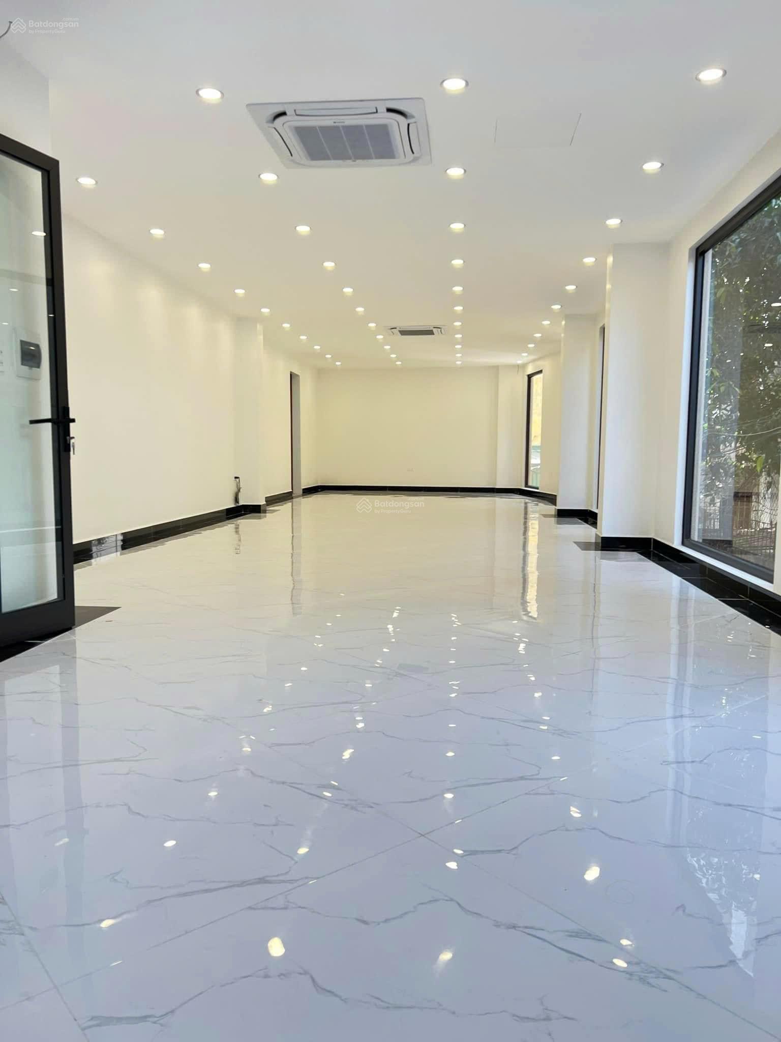 Cho thuê nhà MP Lê Đại Hành: 90m2 x 4 tầng, MT: 4,5m, nguyên căn, đoạn đẹp. LH: 0974 557 ***