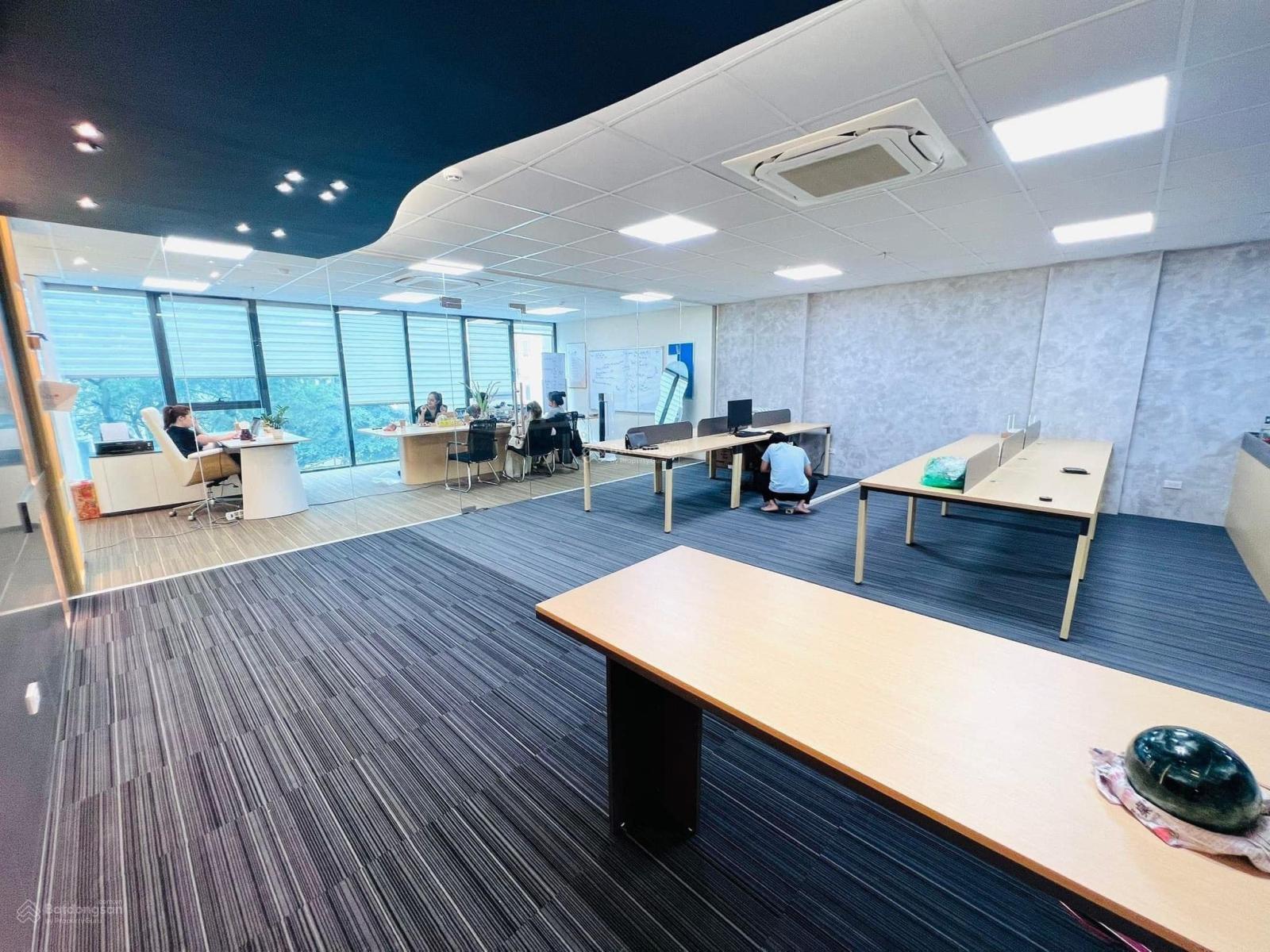 Cho thuê sàn văn phòng 250m2 Full nội thất tại ngã tư Mễ Trì - Phạm Hùng giá chỉ 45 Triệu/Tháng