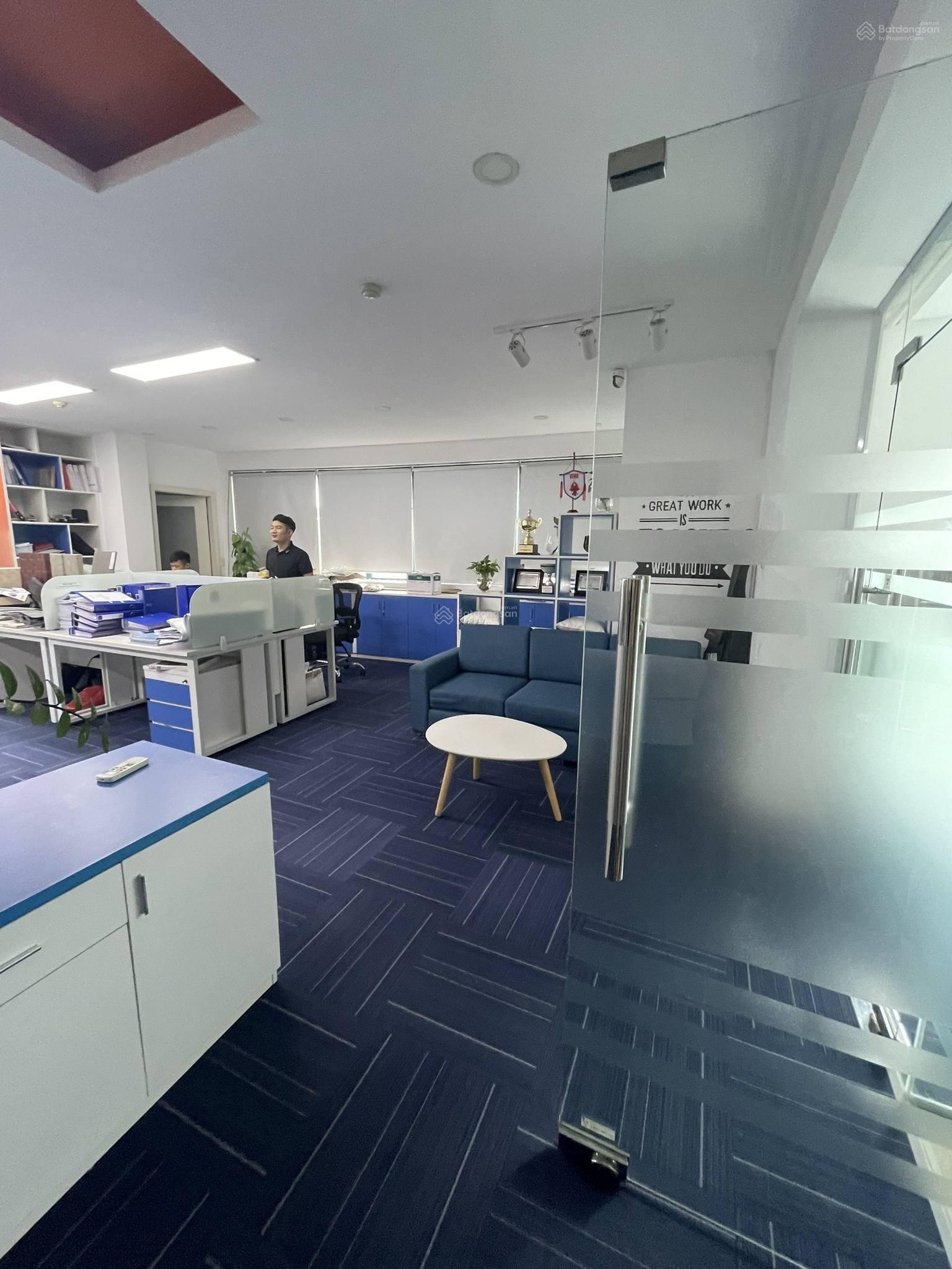 Cho thuê sàn văn phòng 250m2 Full nội thất tại ngã tư Mễ Trì - Phạm Hùng giá chỉ 45 Triệu/Tháng