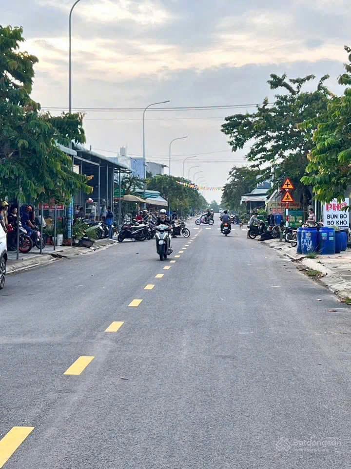 Chính chủ cần bán nhà đất mặt tiền đường N10, khu vực dân cư đông, kinh doanh sôi động 0793 059 ***