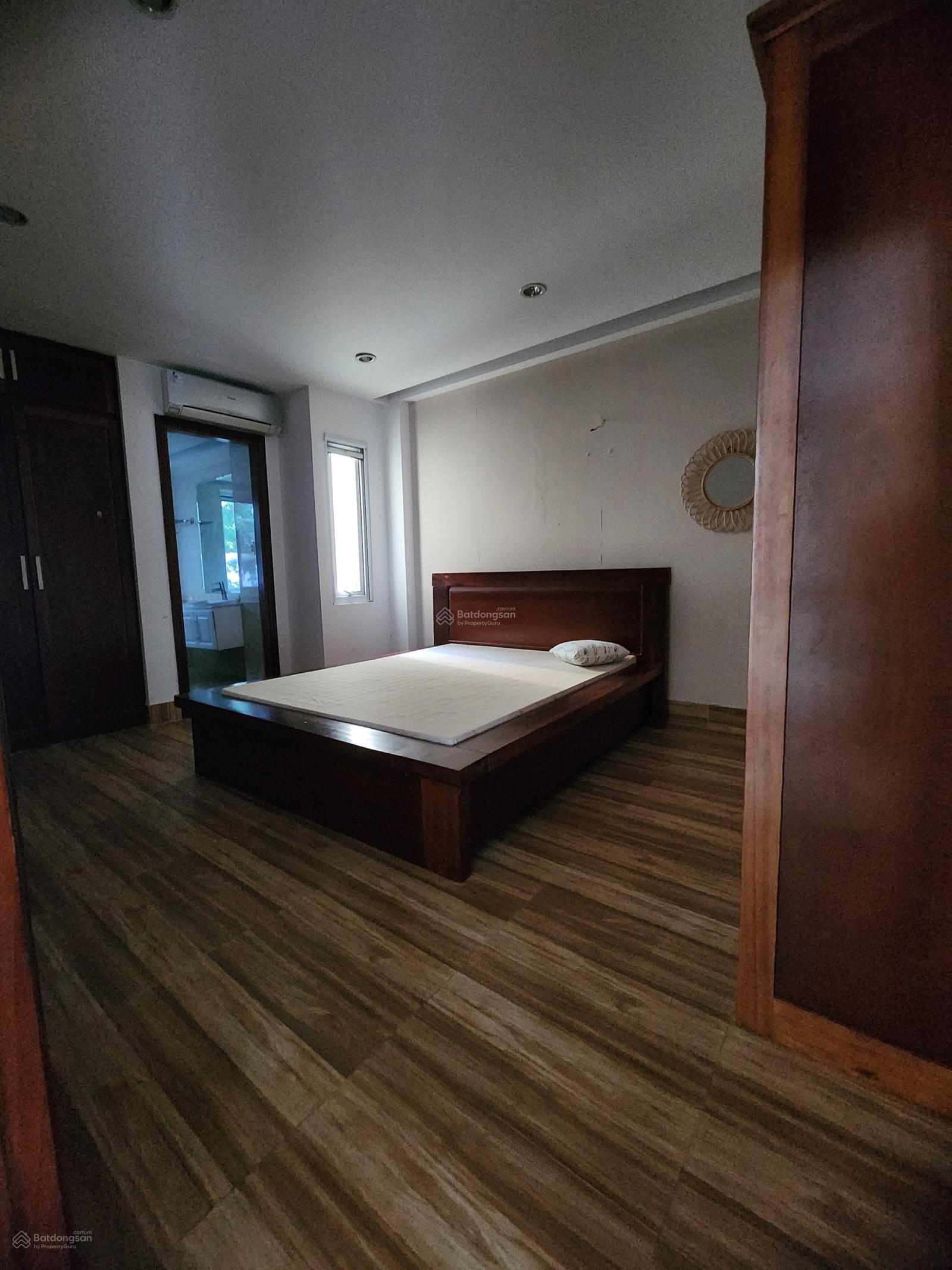 Cho thuê biệt thự Phú Mỹ, quận 7, 5 phòng ngủ, 50 tr, LH 0907 727 ***