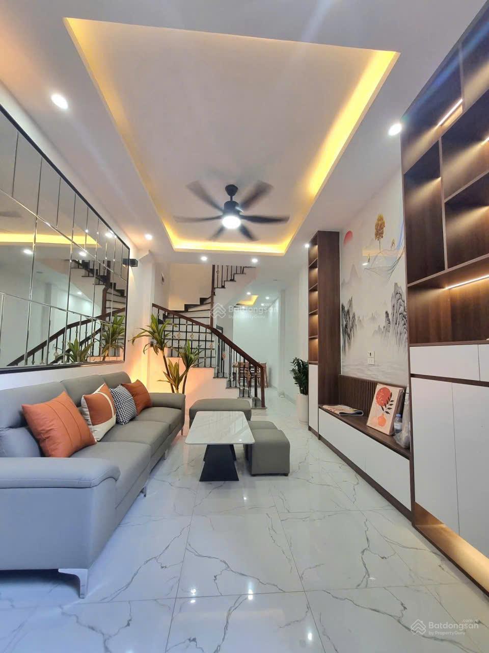 Bán nhà Kim Giang, Thanh Xuân, dt: 40m2, giá: 8.9 tỷ, 5 tầng, mt: 4m, 6 ngủ, cách ô tô 30m Bán nhà Kim Giang, Thanh Xuân, dt: 40m2, giá: 8.9 tỷ, 5 tầng, mt: 4m, 6 ngủ, cách ô tô 30m