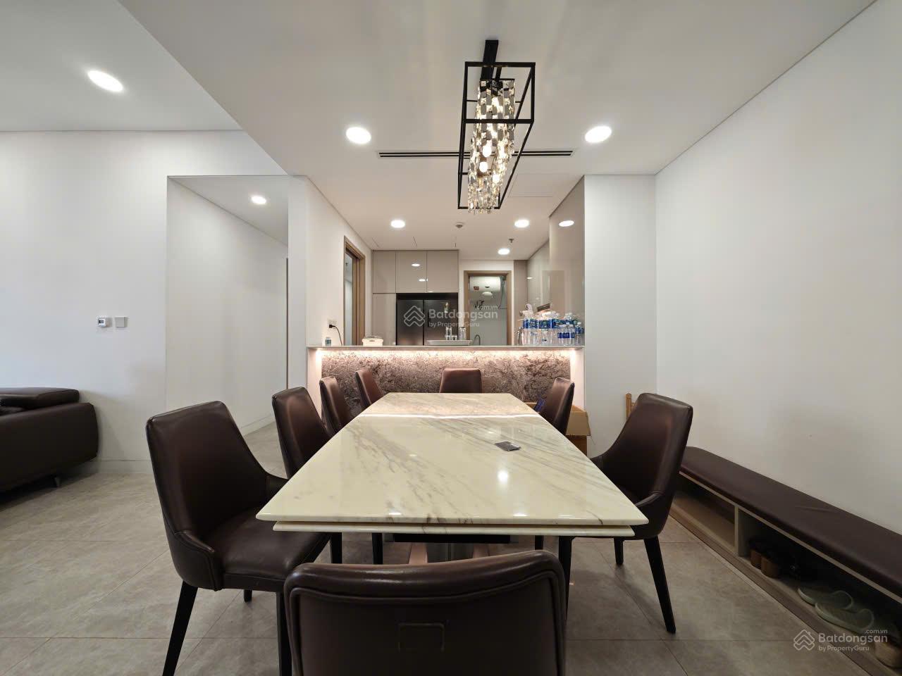 Cho thuê 3 phòng ngủ, đầy đủ nội thất, giá rẻ hơn thị trường 5 triệu