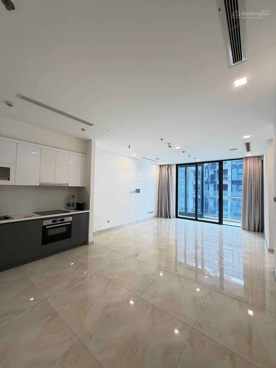 Cho thuê Căn hộ 2PN, 2WC 83m2 Nội thất cơ bản tại Vinhomes Golden River Ba Son, giá 28 triệu