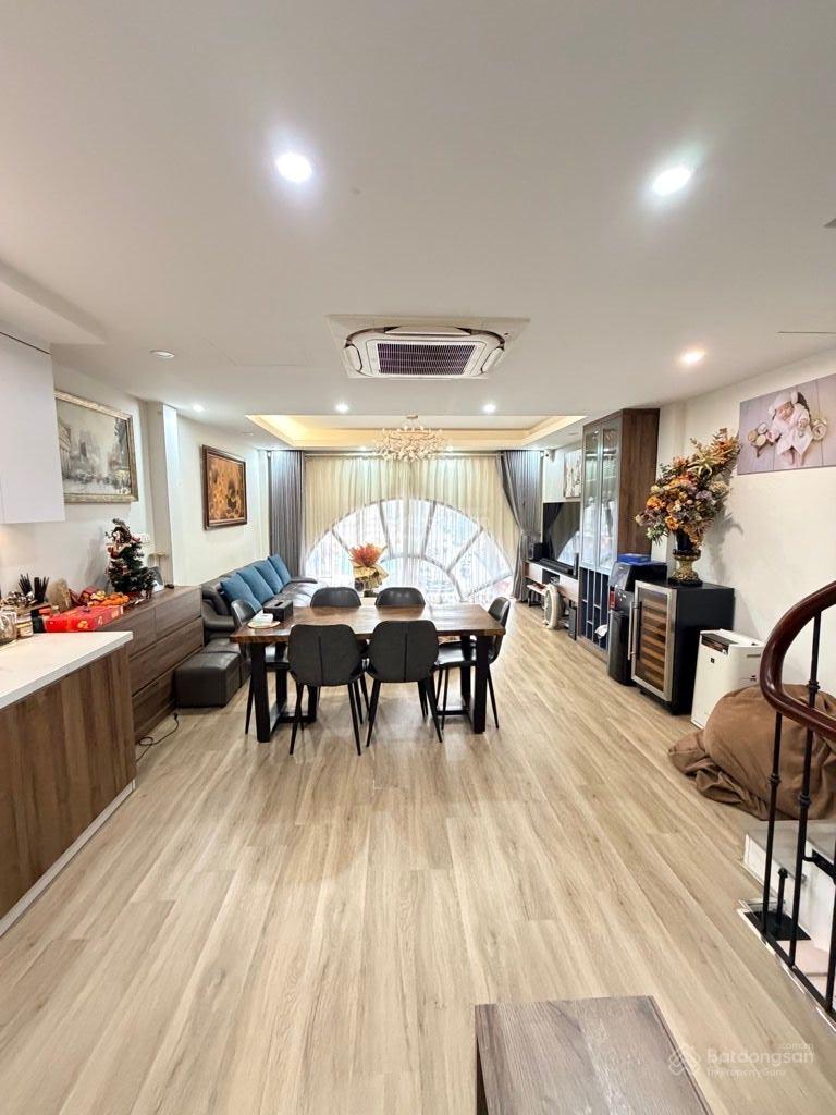 Bán nhà mặt phố Hoè Nhai,Ba Đình.40m2 x 6 tầng mặt tiền 4,8m.Vị trí cực hiếm nhà bán