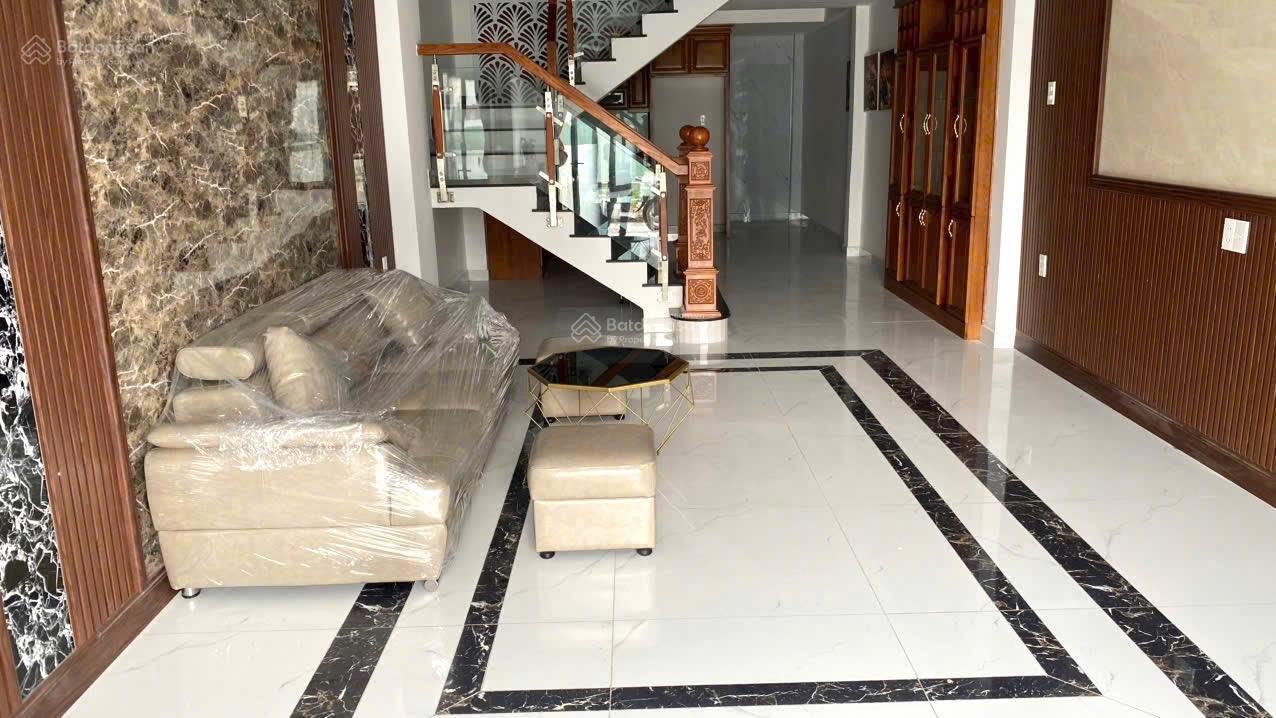 MẶT TIỀN ĐƯỜNG TRỆT 3 LẦU 4X16M CÓ 4PN 5WC XE HƠI NGỦ TRONG NHÀ GIÁ 18 TRIỆU