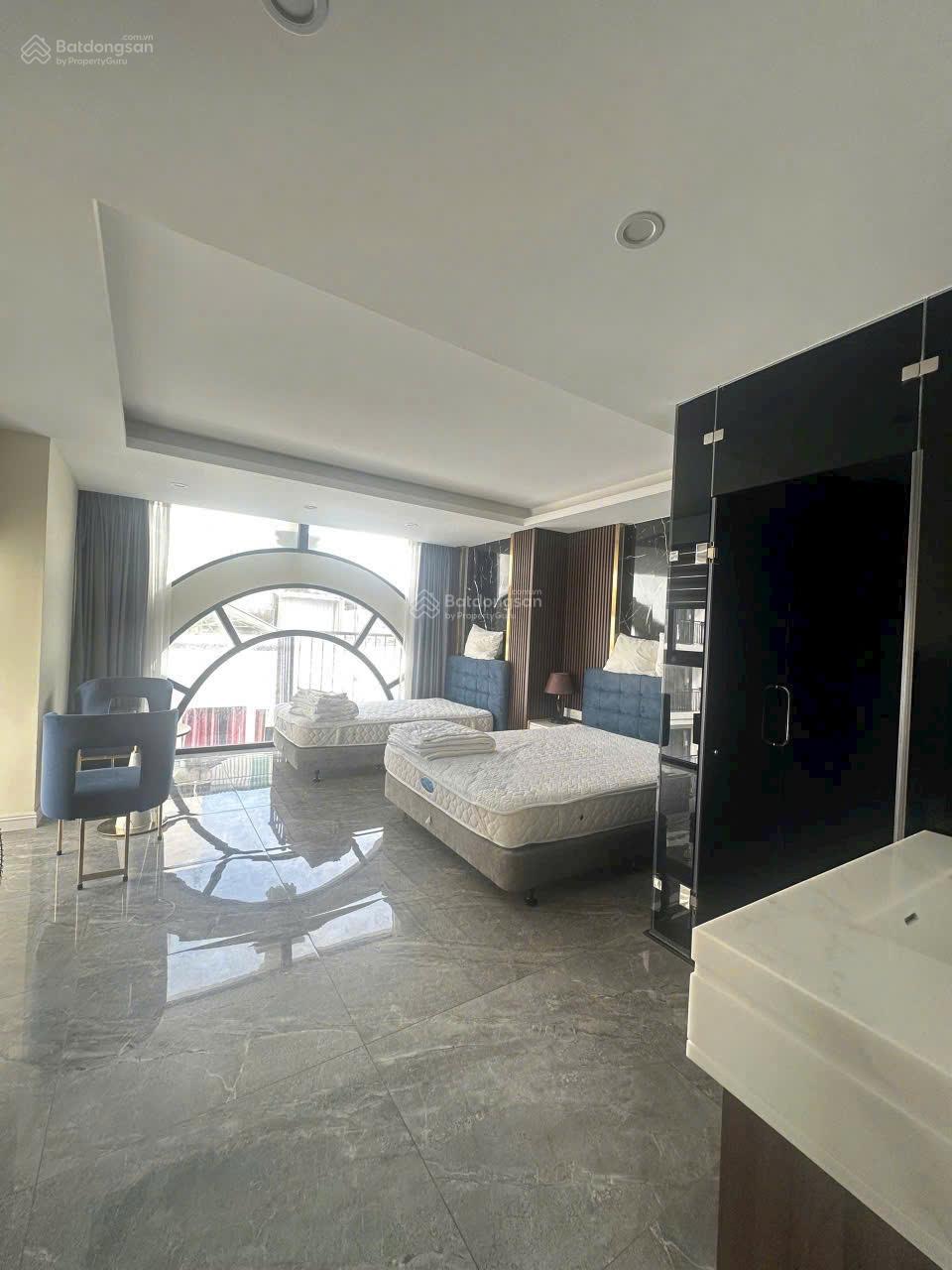 Cho thuê khách sạn hẻm ô tô Trần Phú, cách biển chỉ 50m, khu vực kinh doanh sầm uất nhất Nha Trang.