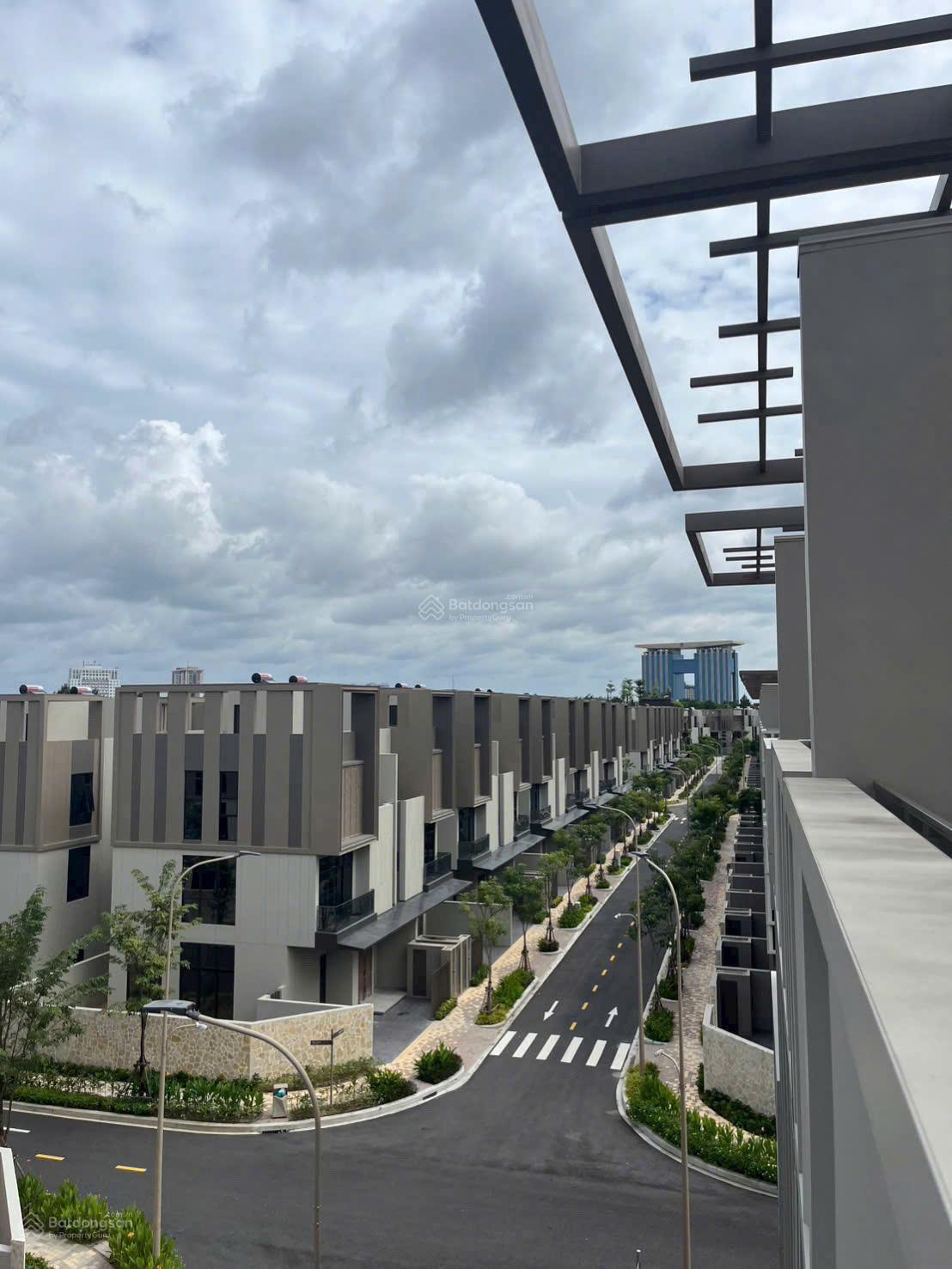 Chủ nhà cần sang nhượng căn nhà phố kế góc THE ORCHARD giá tốt, ngay công viên và tiện ích