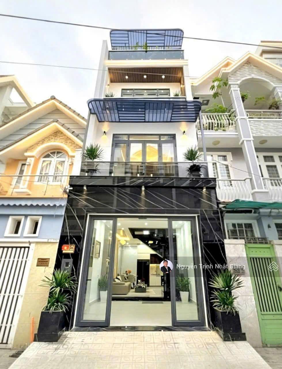 Bán nhà phố mặt tiền khu dân cư đông đúc thuận lợi kinh doanh