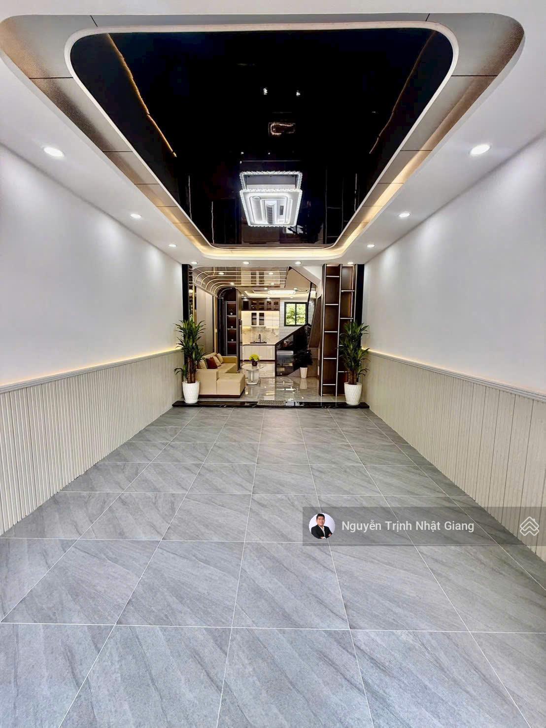 Bán Nhà Phố Giáp Quận 7 4 Phòng Ngủ 5 WC Ô Tô Đậu Trong Nhà