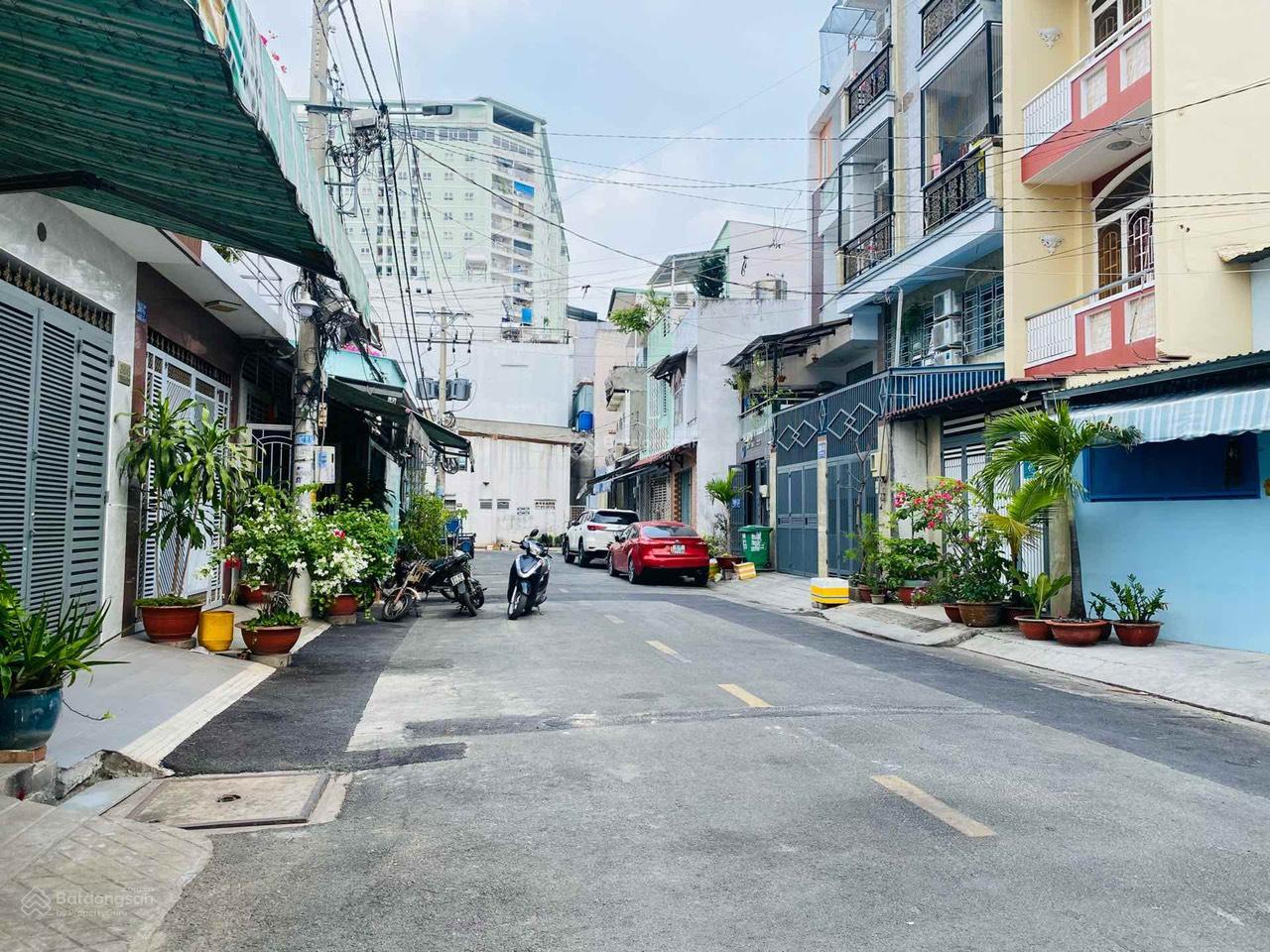 Mặt tiền Đường Đô Đốc Long gần Tân Hương DT 4,2mx19m nhà nát giá 7,8 tỷ