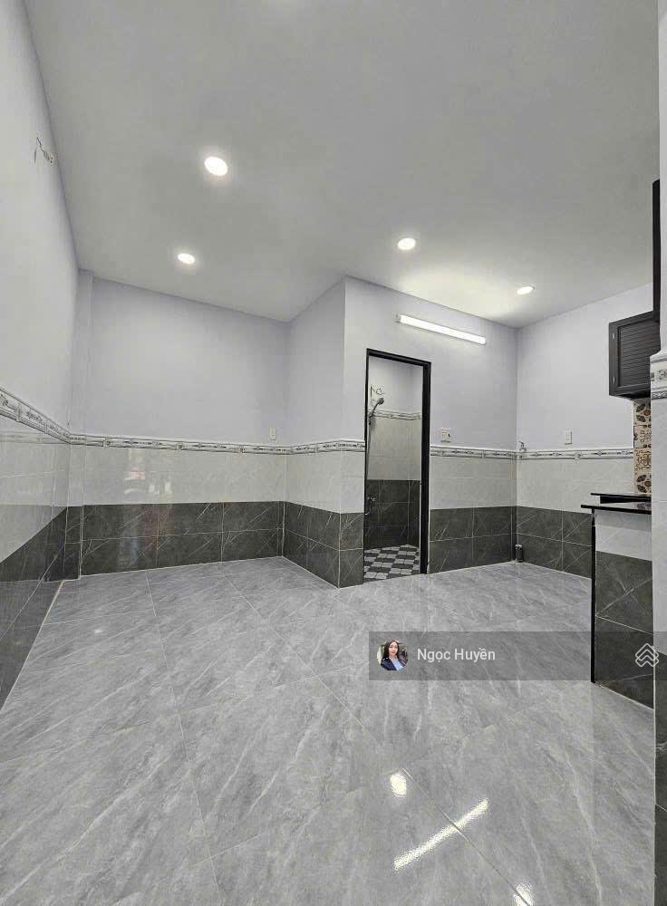 Kẹt tiền bán - nhà C4 - HXH - đường Số 8 - P, Linh Xuân, DT: 180m2 - giá 6,5 tỷ