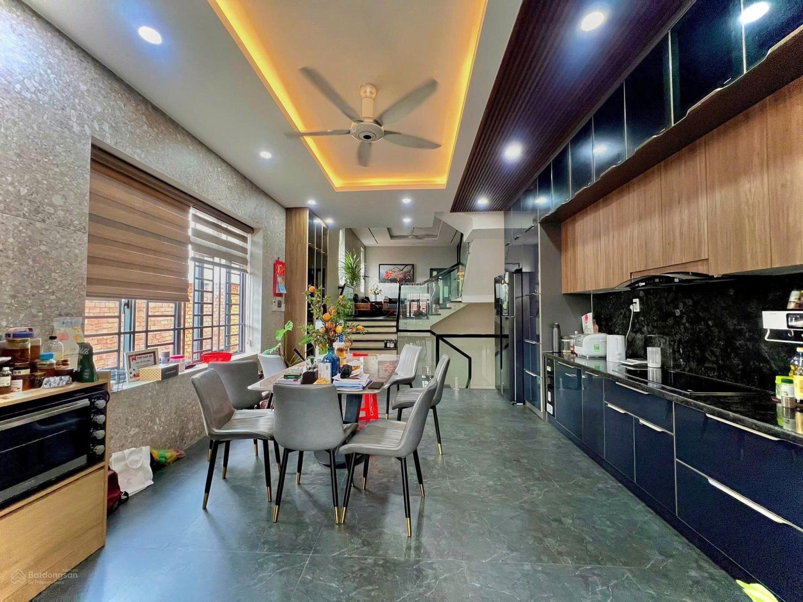 Bán nhà mặt phố Nguyễn Ái Quốc, 14,5 tỷ, 156m2, cực chất,góc 2 mặt tiền, giá siêu hời